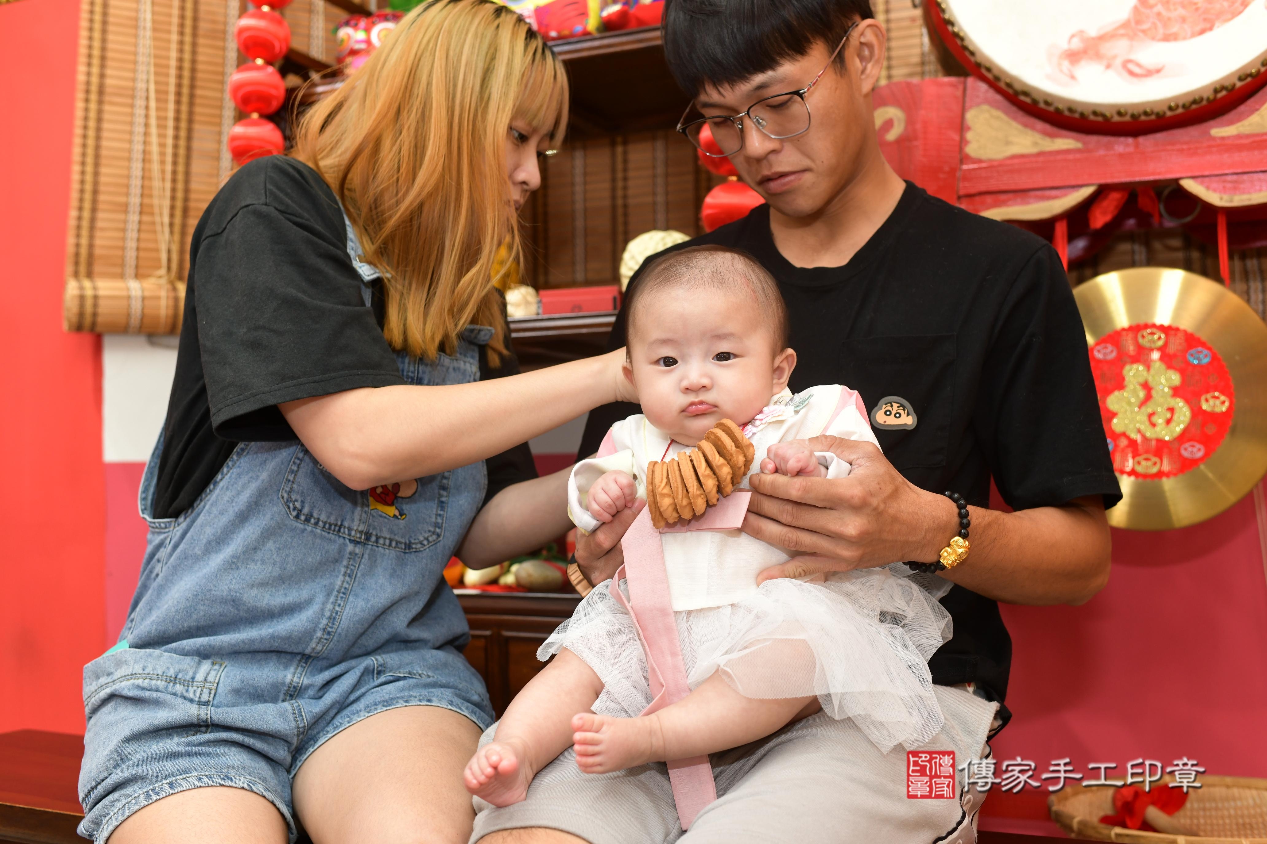 傳家手工印章高雄店、抓周、度脺、中國風會場、傳家嬰兒古禮、吉祥話、抓周道具物品24種、拍照。抓周證書。寶寶抓周、滿周歲、生日快樂、祝福