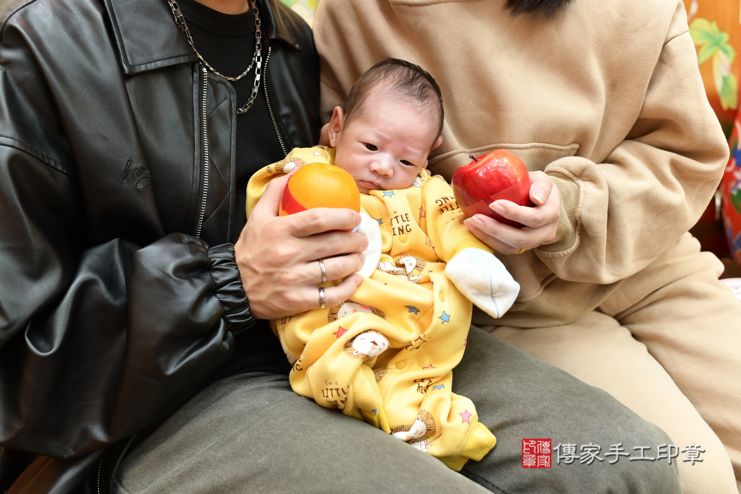 昊昊寶寶(台北市大同區嬰兒寶寶滿月剃頭理髮、嬰兒剃胎毛儀式吉祥話)。中國風會場，爸媽寶貝穿「日中韓」古裝禮服。專業拍照、證書。★購買「臍帶章、肚臍章、胎毛筆刷印章」贈送：剃頭、收涎、抓周，三選一。2024.11.26，照片8