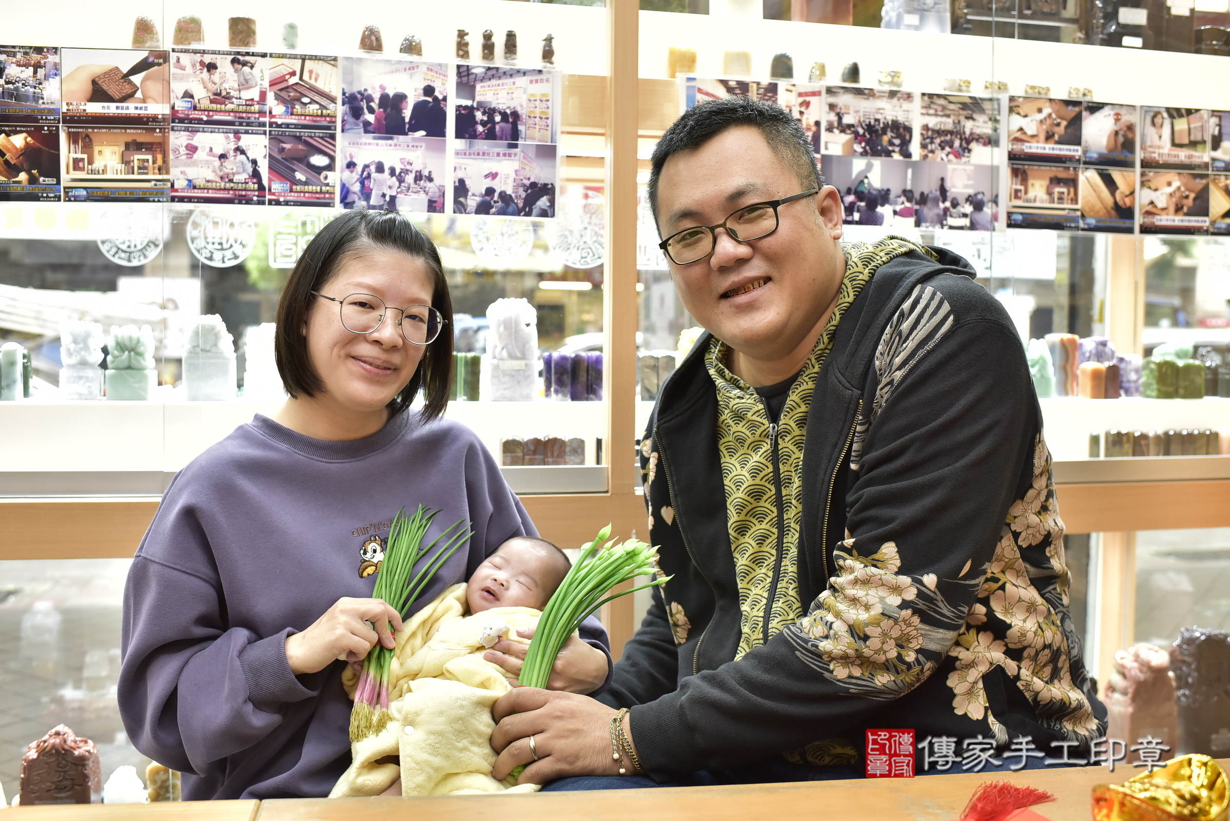 芮芮寶寶(新北市永和區嬰兒寶寶滿月剃頭理髮、嬰兒剃胎毛儀式吉祥話)。中國風會場，爸媽寶貝穿「日中韓」古裝禮服。專業拍照、證書。★購買「臍帶章、肚臍章、胎毛筆刷印章」贈送：剃頭、收涎、抓周，三選一。2024.12.3，照片11