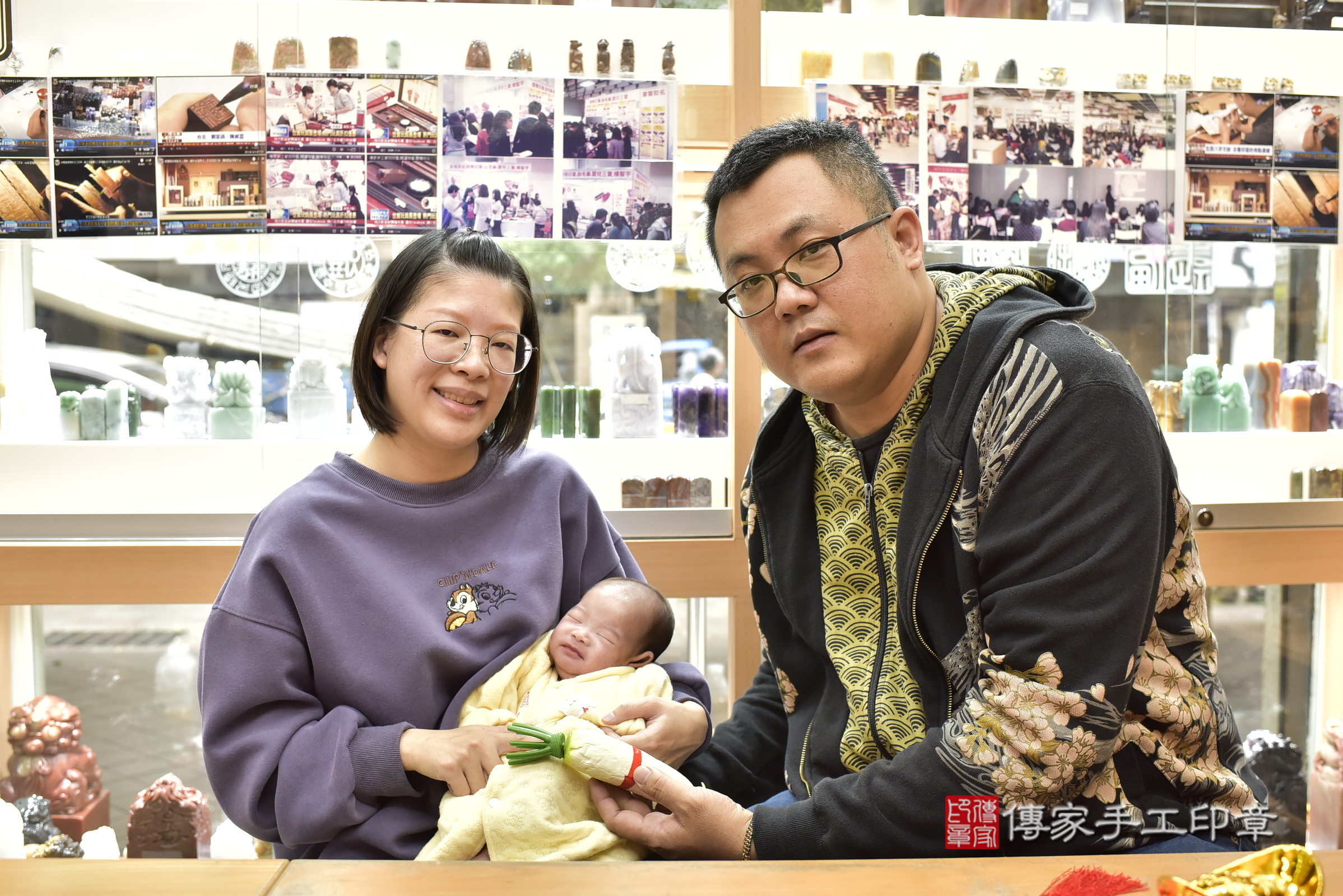 芮芮寶寶(新北市永和區嬰兒寶寶滿月剃頭理髮、嬰兒剃胎毛儀式吉祥話)。中國風會場，爸媽寶貝穿「日中韓」古裝禮服。專業拍照、證書。★購買「臍帶章、肚臍章、胎毛筆刷印章」贈送：剃頭、收涎、抓周，三選一。2024.12.3，照片10