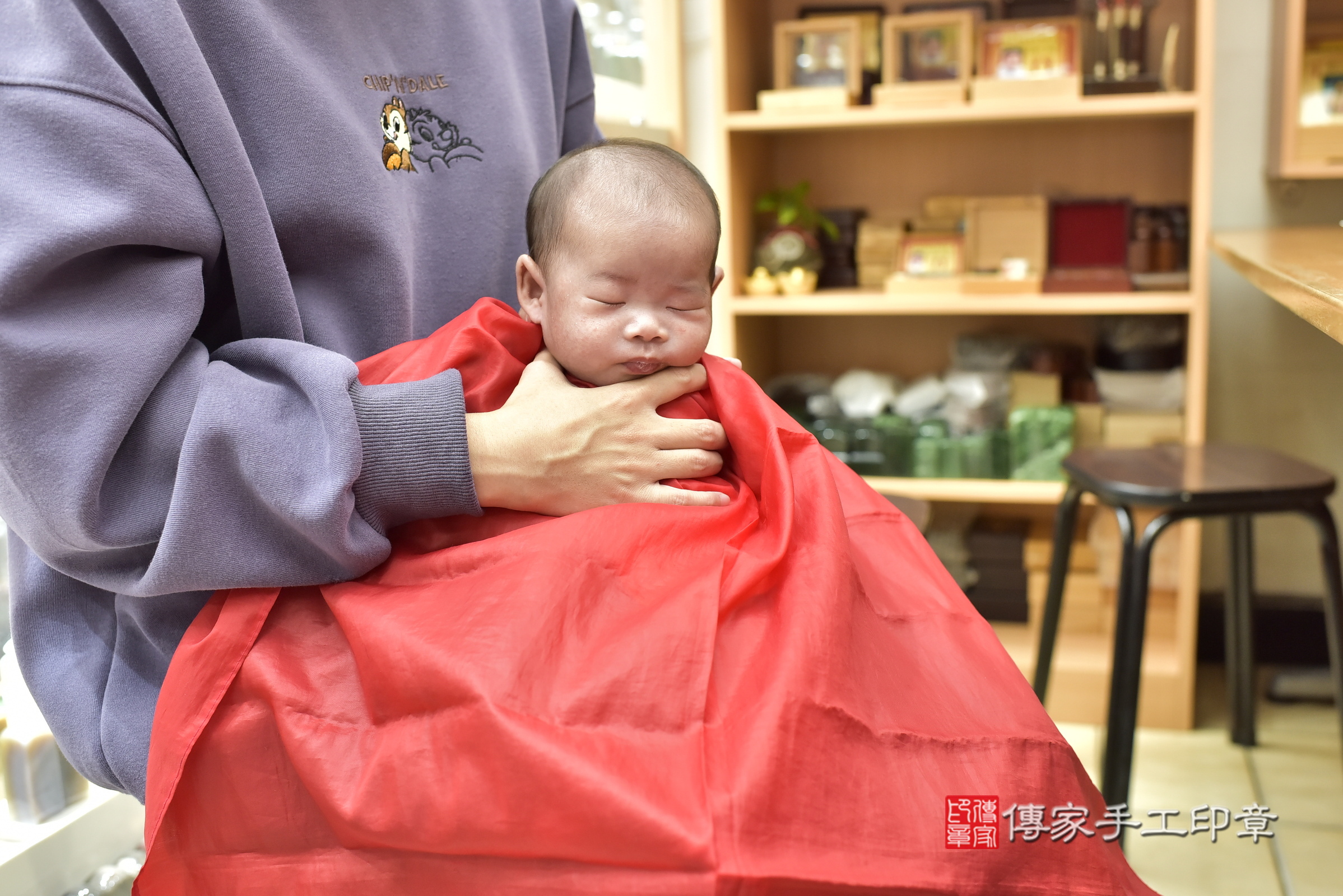 芮芮寶寶(新北市永和區嬰兒寶寶滿月剃頭理髮、嬰兒剃胎毛儀式吉祥話)。中國風會場，爸媽寶貝穿「日中韓」古裝禮服。專業拍照、證書。★購買「臍帶章、肚臍章、胎毛筆刷印章」贈送：剃頭、收涎、抓周，三選一。2024.12.3，照片12