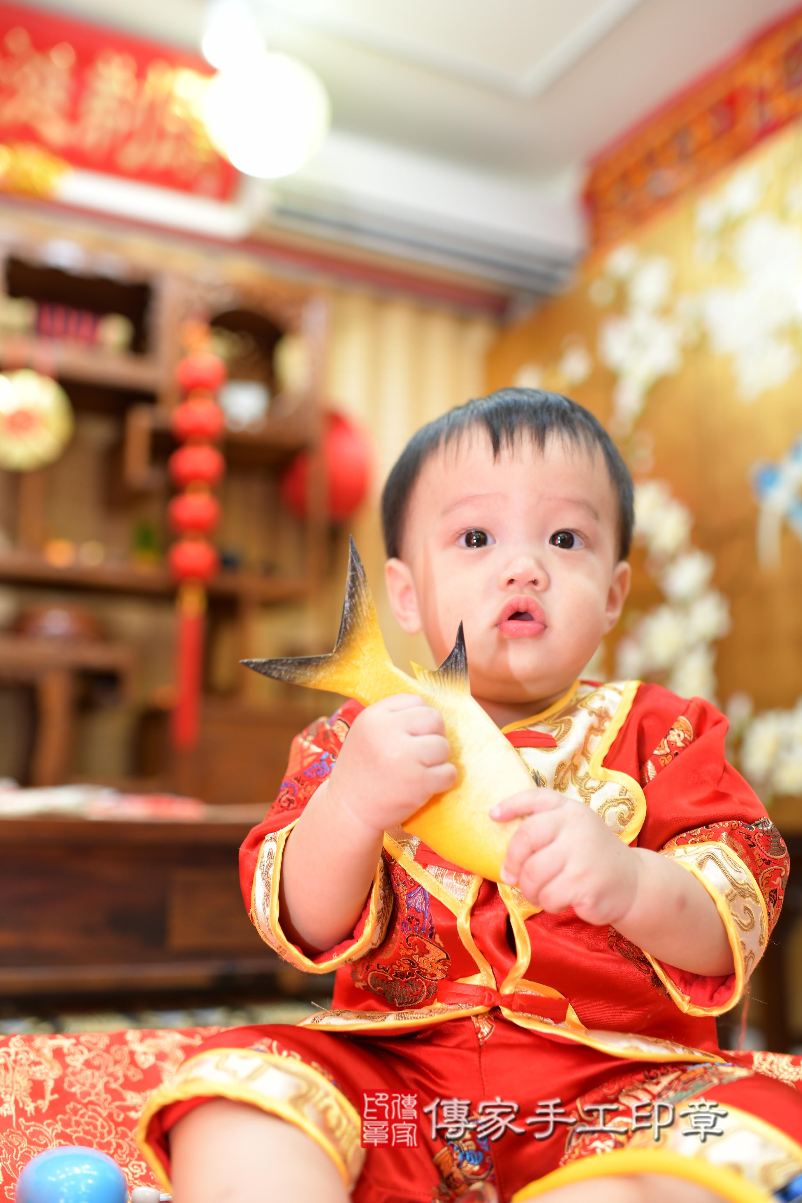 傳家手工印章高雄店、抓周、度脺、中國風會場、傳家嬰兒古禮、吉祥話、抓周道具物品24種、拍照。抓周證書。寶寶抓周、滿周歲、生日快樂、祝福