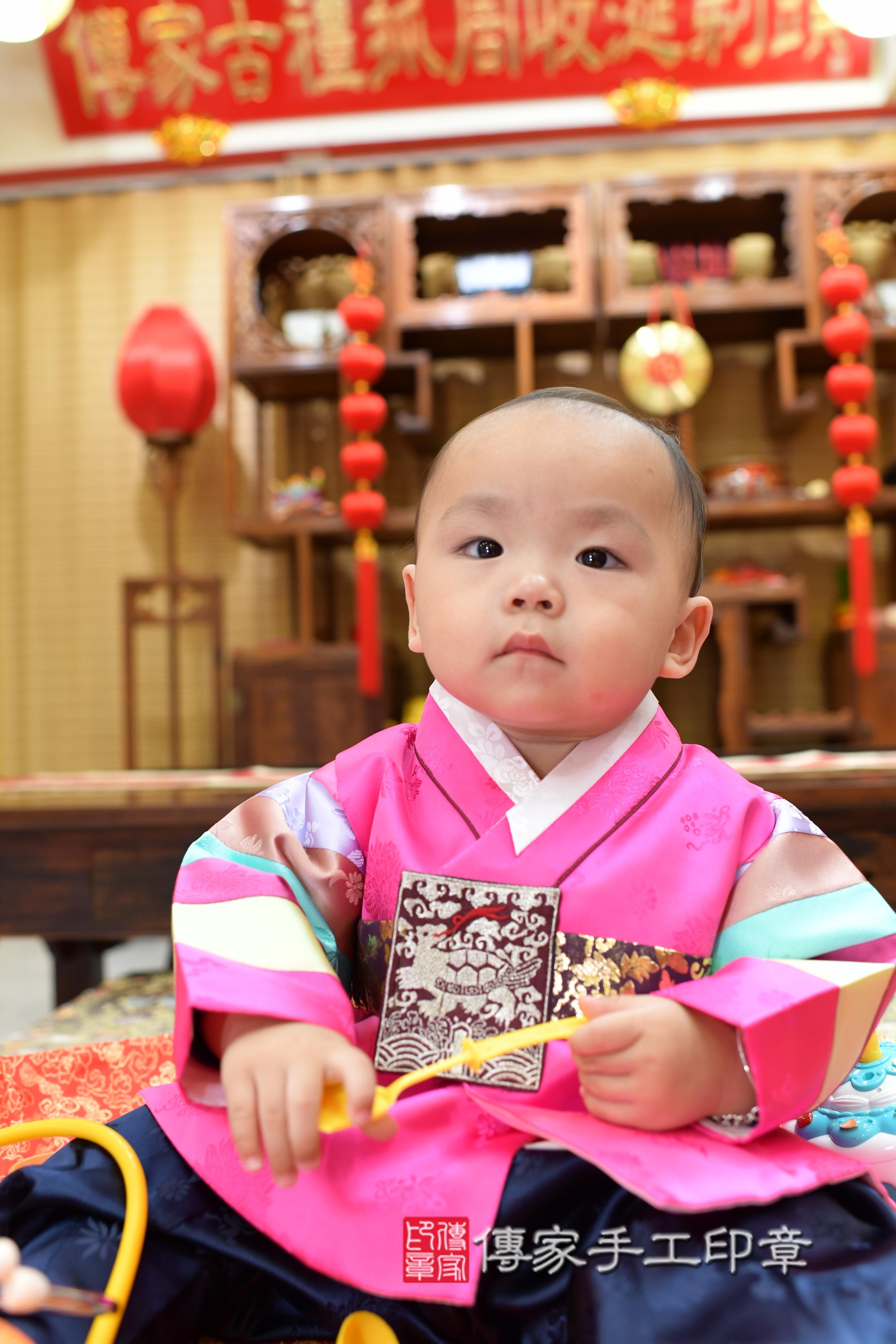 傳家手工印章高雄店、抓周、度脺、中國風會場、傳家嬰兒古禮、吉祥話、抓周道具物品24種、拍照。抓周證書。寶寶抓周、滿周歲、生日快樂、祝福