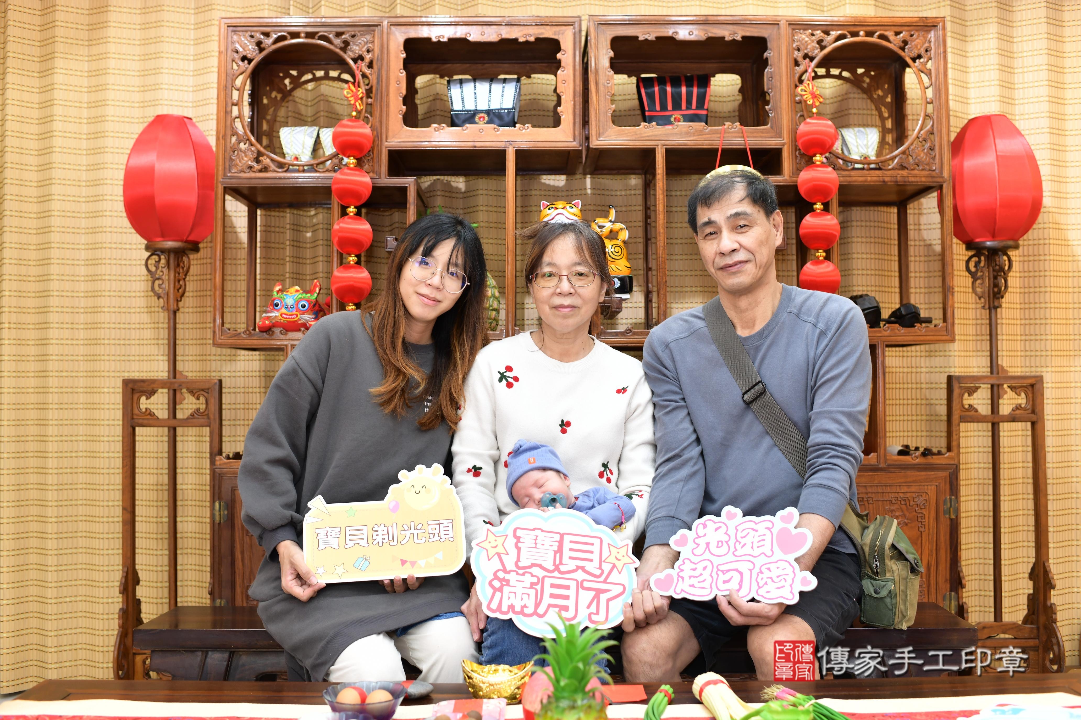 傳家手工印章台南店、抓周、度脺、中國風會場、傳家嬰兒古禮、吉祥話、抓周道具物品24種、拍照。抓周證書。寶寶抓周、滿周歲、生日快樂、祝福