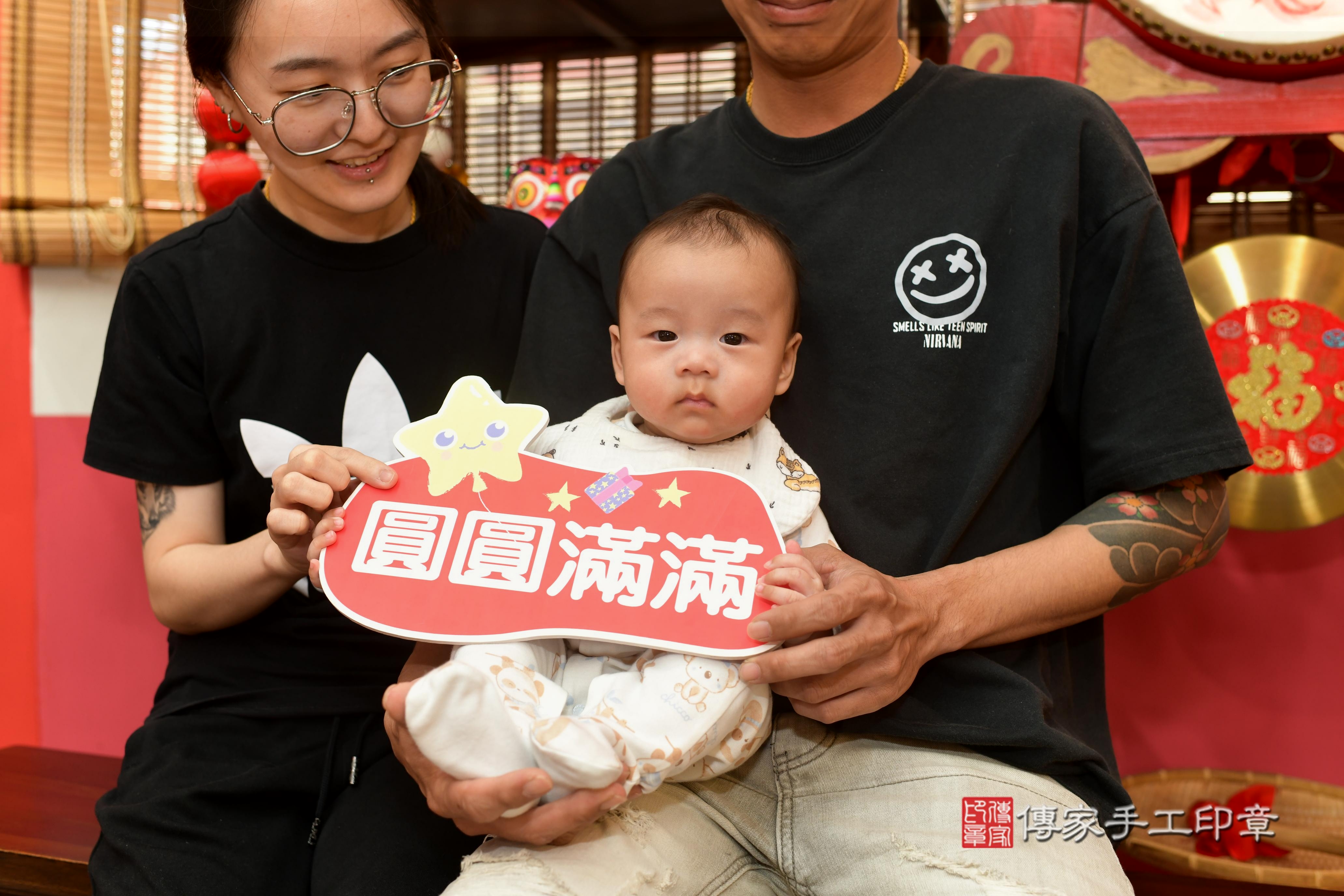 傳家手工印章台南店、抓周、度脺、中國風會場、傳家嬰兒古禮、吉祥話、抓周道具物品24種、拍照。抓周證書。寶寶抓周、滿周歲、生日快樂、祝福