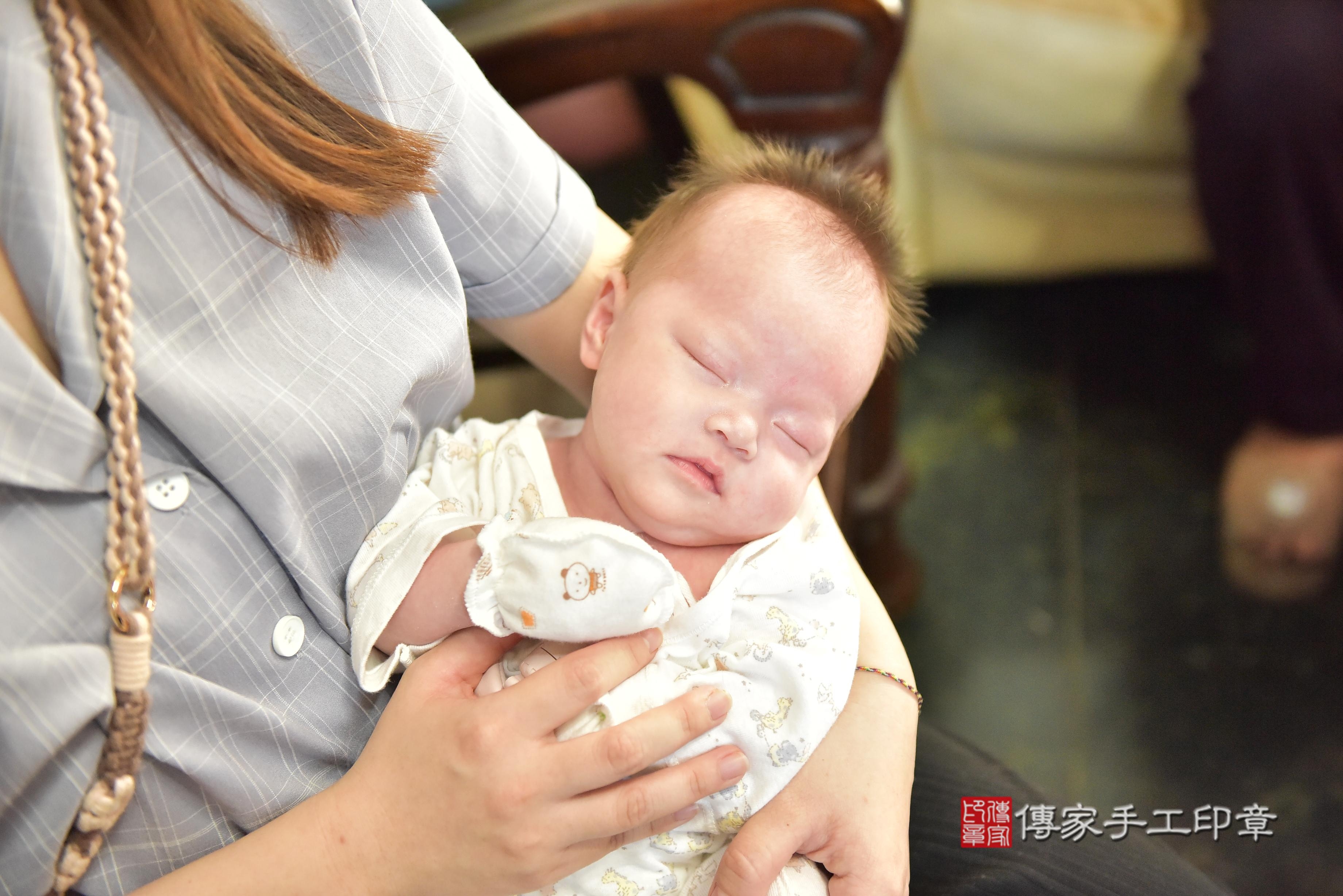 傳家手工印章台南店、抓周、度脺、中國風會場、傳家嬰兒古禮、吉祥話、抓周道具物品24種、拍照。抓周證書。寶寶抓周、滿周歲、生日快樂、祝福