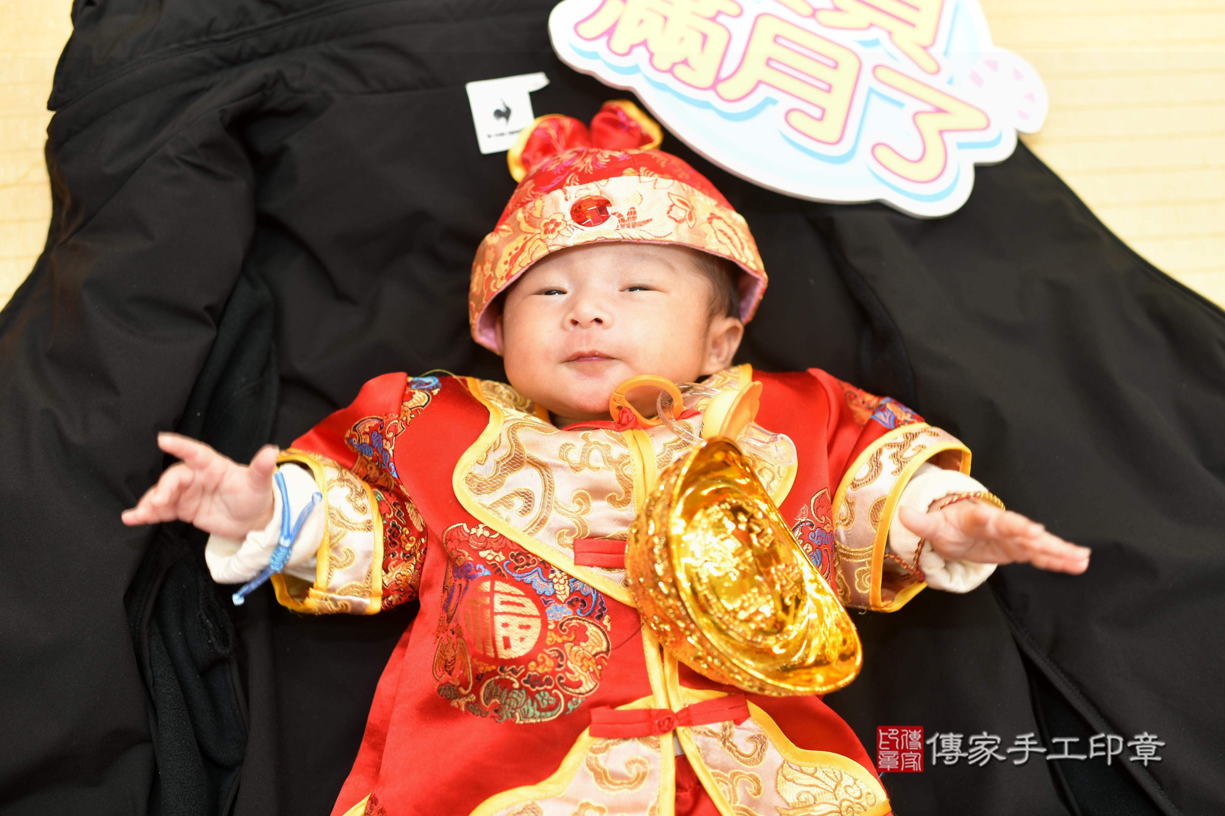傳家手工印章台南店、抓周、度脺、中國風會場、傳家嬰兒古禮、吉祥話、抓周道具物品24種、拍照。抓周證書。寶寶抓周、滿周歲、生日快樂、祝福