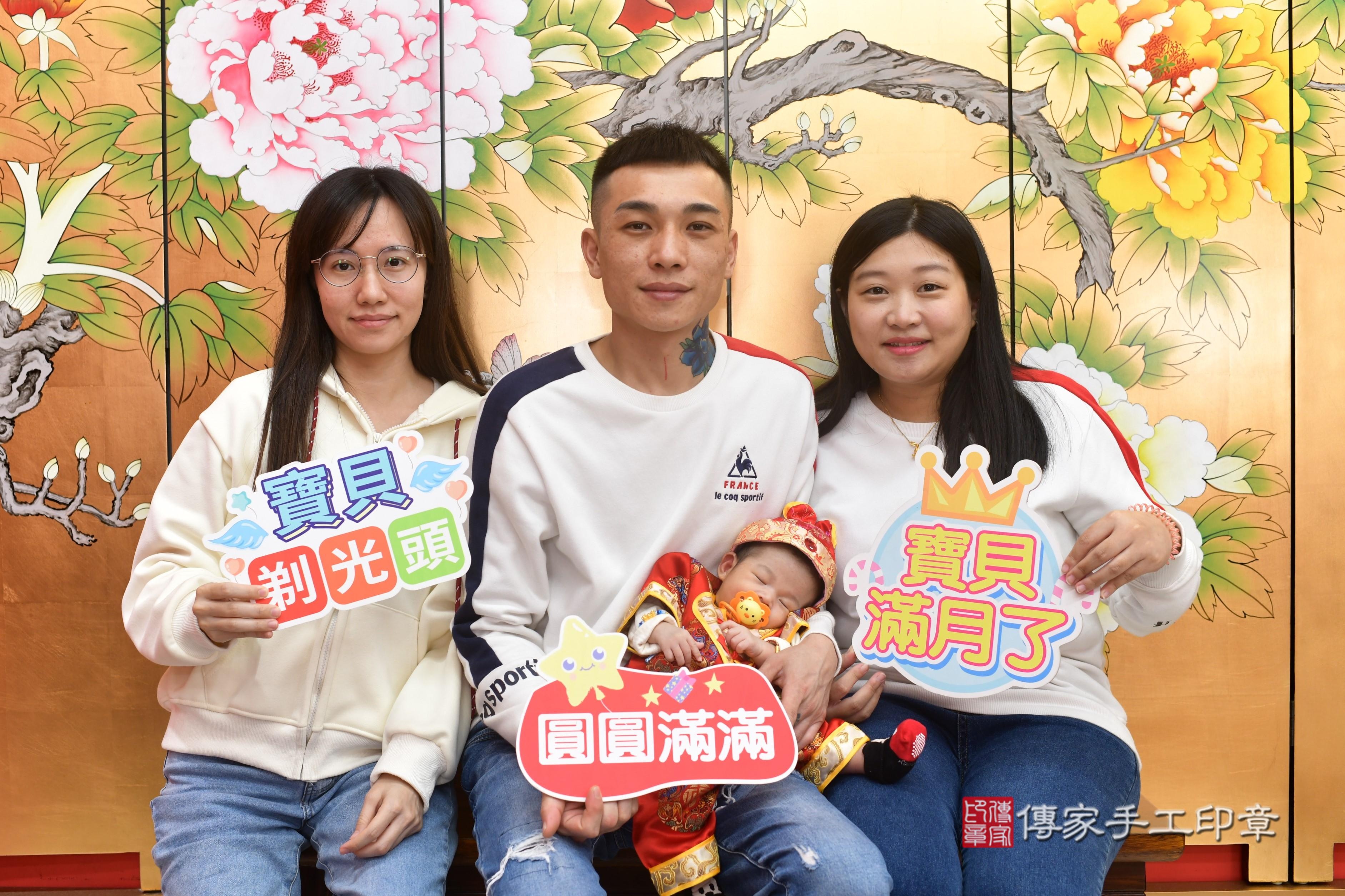 傳家手工印章台南店、抓周、度脺、中國風會場、傳家嬰兒古禮、吉祥話、抓周道具物品24種、拍照。抓周證書。寶寶抓周、滿周歲、生日快樂、祝福