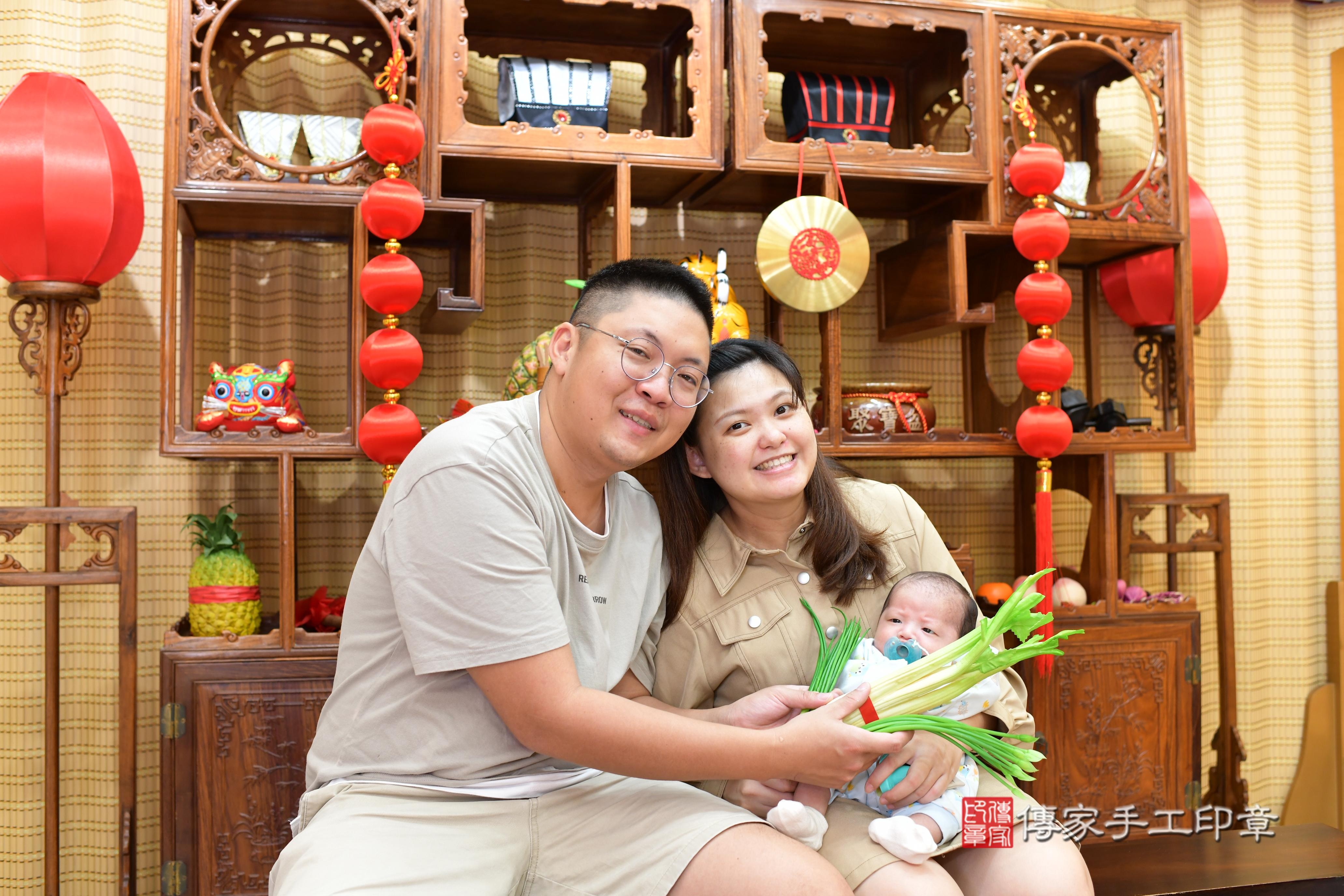 傳家手工印章台南店、抓周、度脺、中國風會場、傳家嬰兒古禮、吉祥話、抓周道具物品24種、拍照。抓周證書。寶寶抓周、滿周歲、生日快樂、祝福