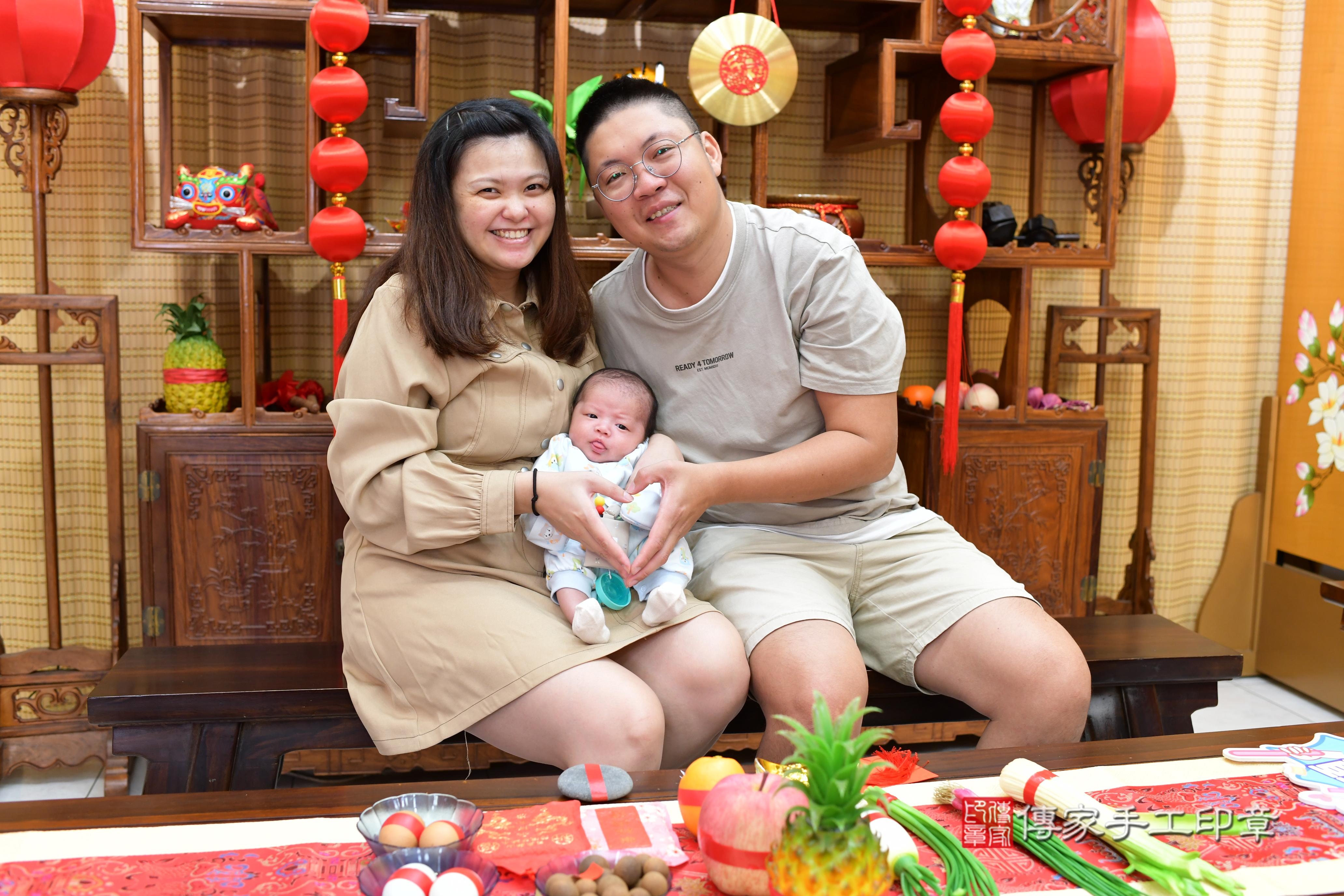 傳家手工印章台南店、抓周、度脺、中國風會場、傳家嬰兒古禮、吉祥話、抓周道具物品24種、拍照。抓周證書。寶寶抓周、滿周歲、生日快樂、祝福