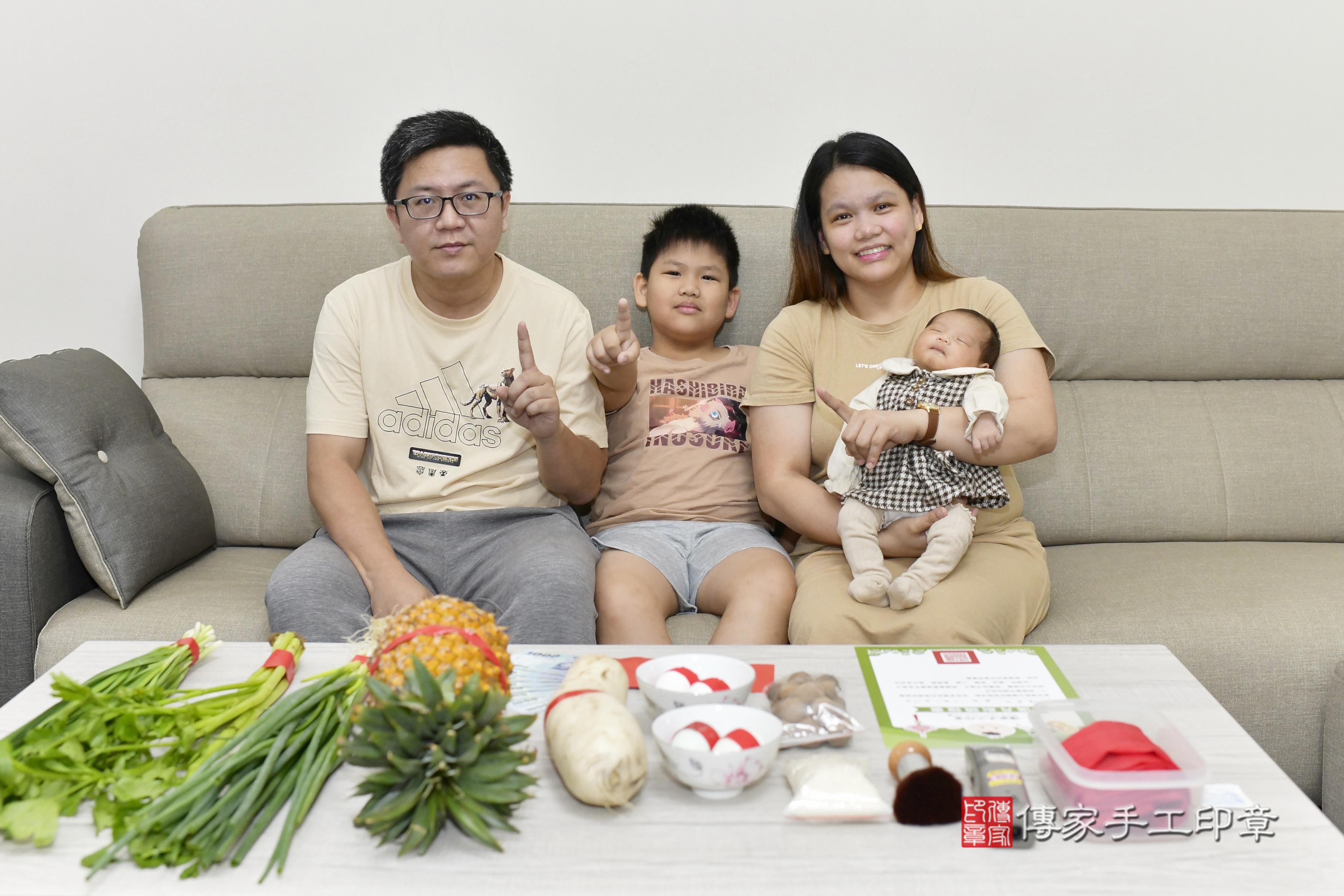 傳家手工印章新竹店、抓周、度脺、中國風會場、傳家嬰兒古禮、吉祥話、抓周道具物品24種、拍照。抓周證書。寶寶抓周、滿周歲、生日快樂、祝福