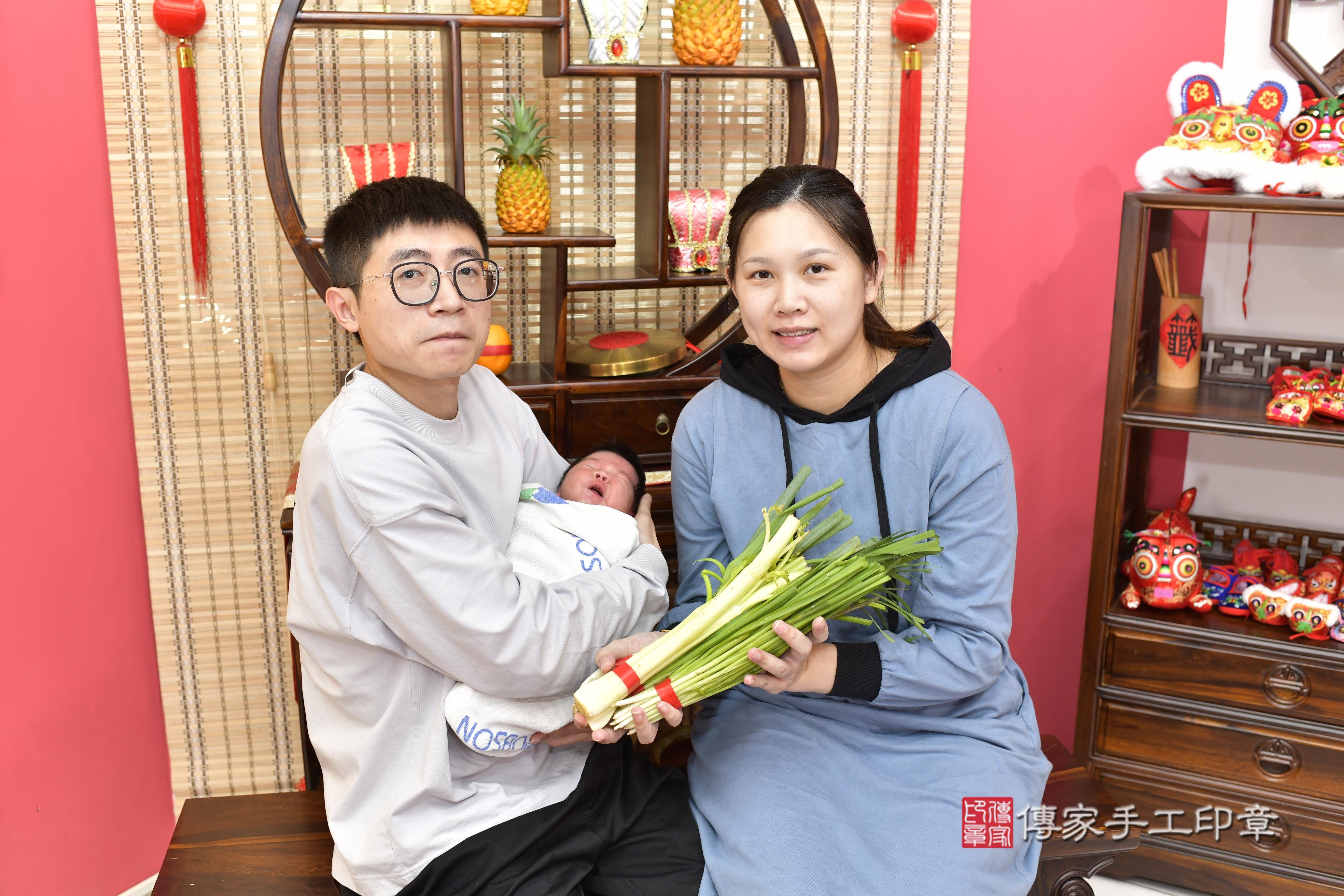 傳家手工印章新竹店、抓周、度脺、中國風會場、傳家嬰兒古禮、吉祥話、抓周道具物品24種、拍照。抓周證書。寶寶抓周、滿周歲、生日快樂、祝福