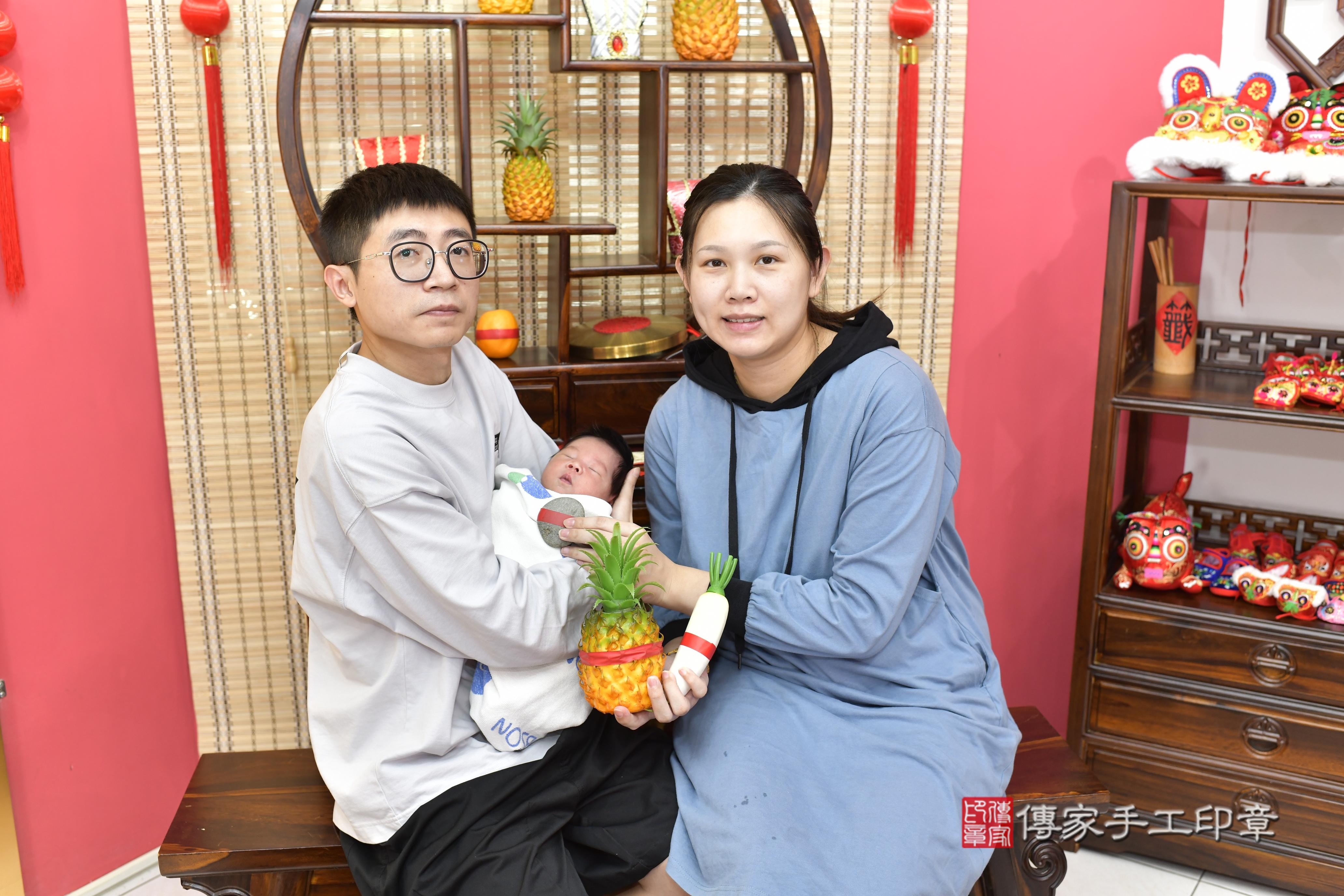 傳家手工印章新竹店、抓周、度脺、中國風會場、傳家嬰兒古禮、吉祥話、抓周道具物品24種、拍照。抓周證書。寶寶抓周、滿周歲、生日快樂、祝福