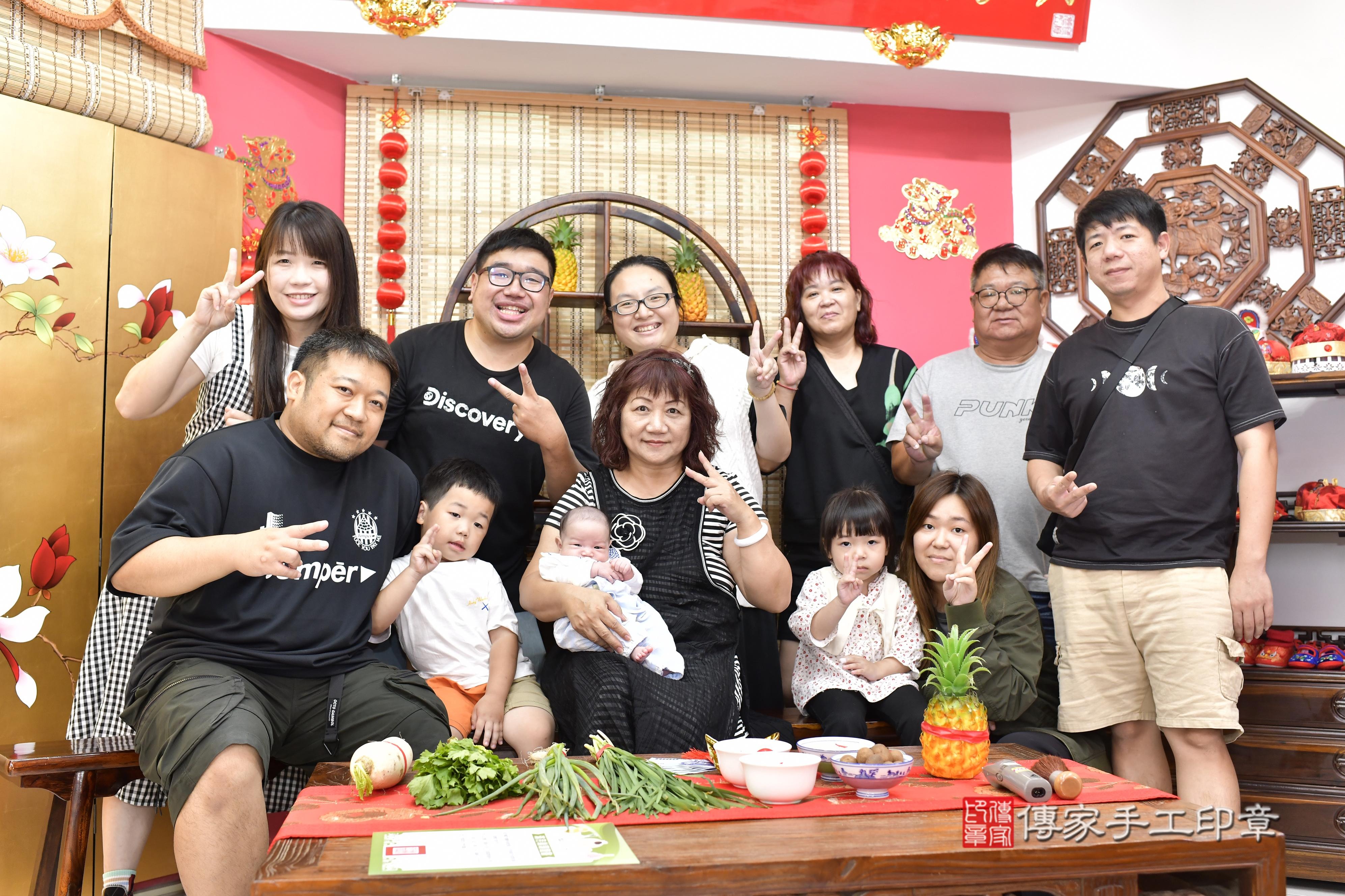 傳家手工印章新竹店、抓周、度脺、中國風會場、傳家嬰兒古禮、吉祥話、抓周道具物品24種、拍照。抓周證書。寶寶抓周、滿周歲、生日快樂、祝福