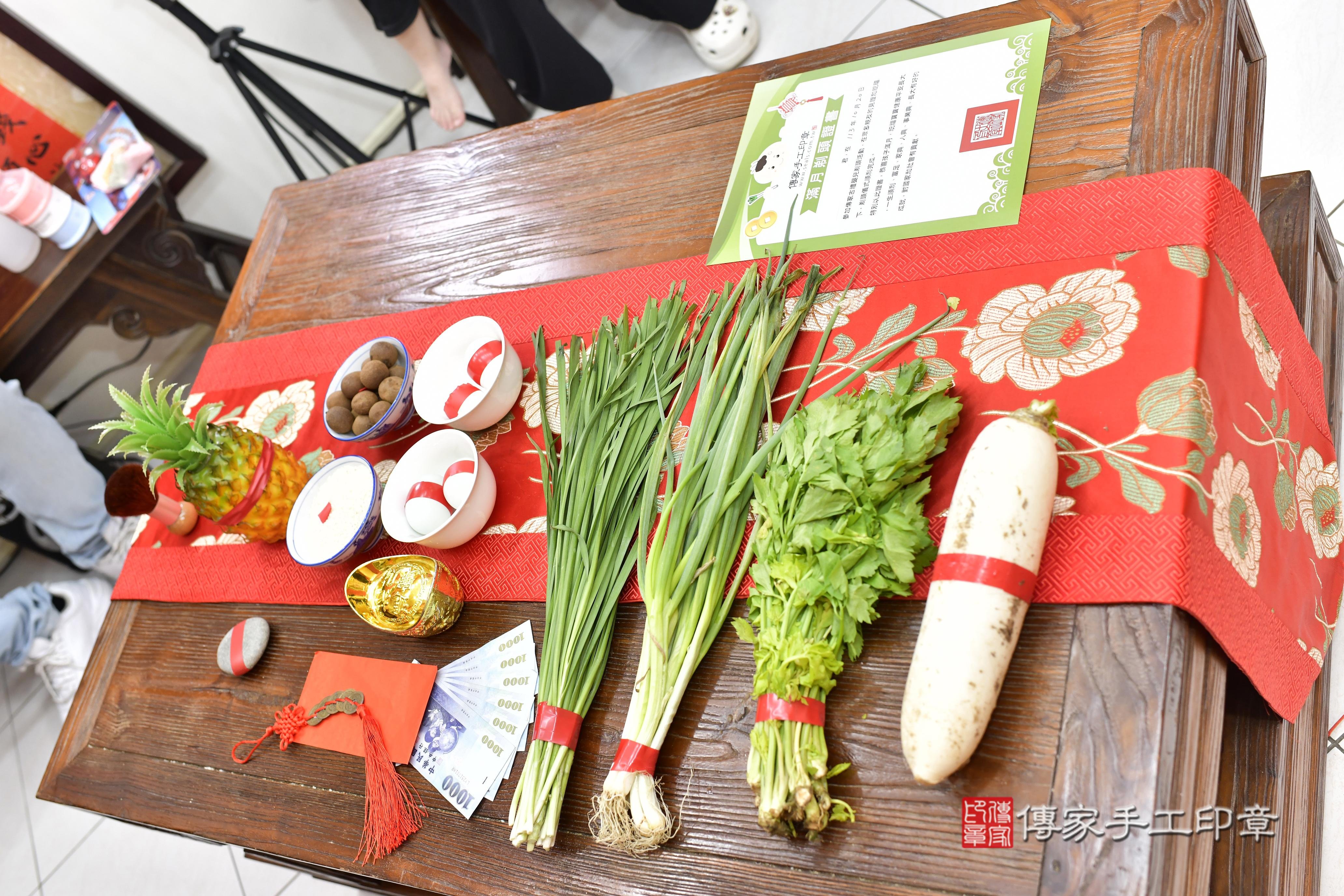 傳家手工印章新竹店、抓周、度脺、中國風會場、傳家嬰兒古禮、吉祥話、抓周道具物品24種、拍照。抓周證書。寶寶抓周、滿周歲、生日快樂、祝福