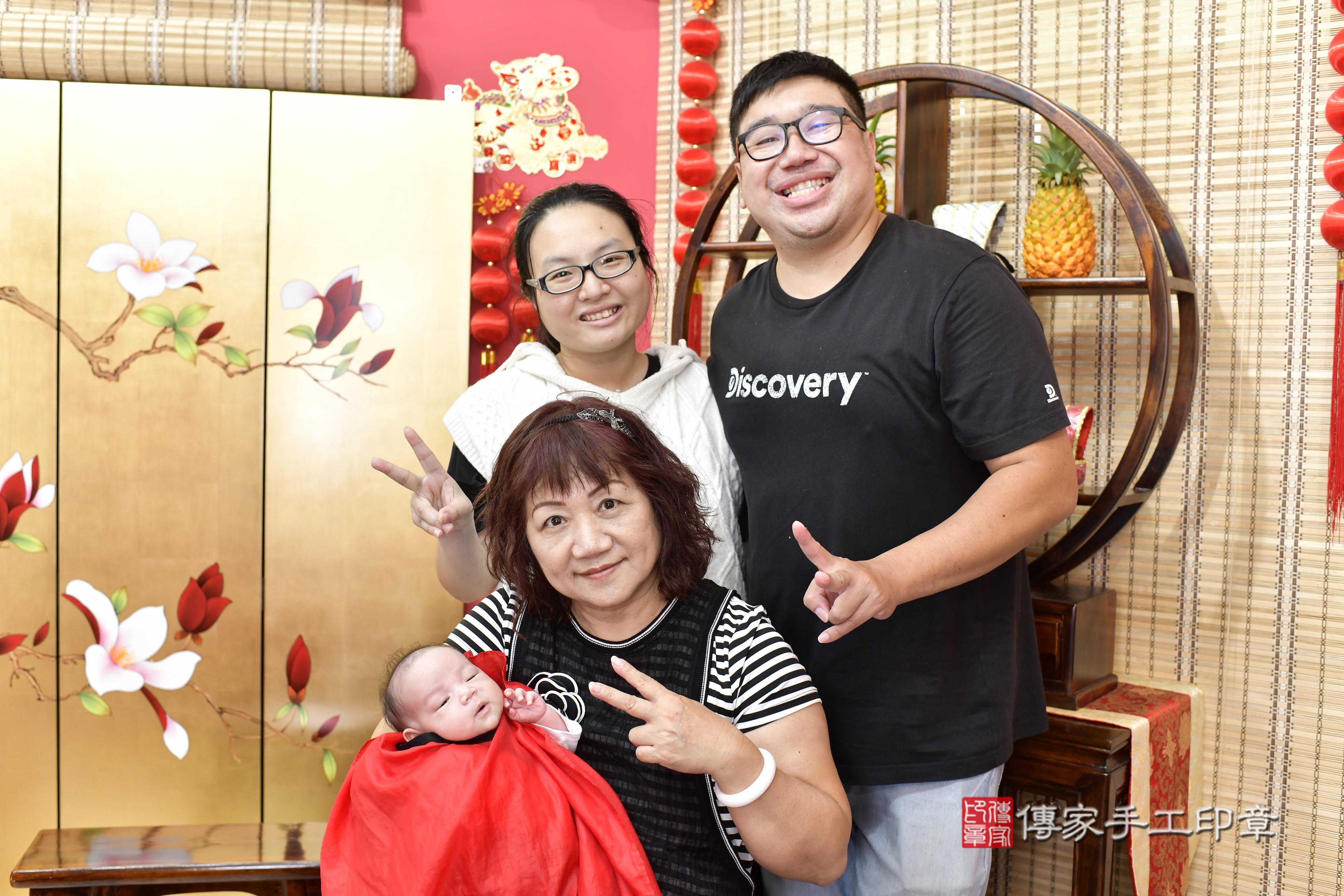 傳家手工印章新竹店、抓周、度脺、中國風會場、傳家嬰兒古禮、吉祥話、抓周道具物品24種、拍照。抓周證書。寶寶抓周、滿周歲、生日快樂、祝福