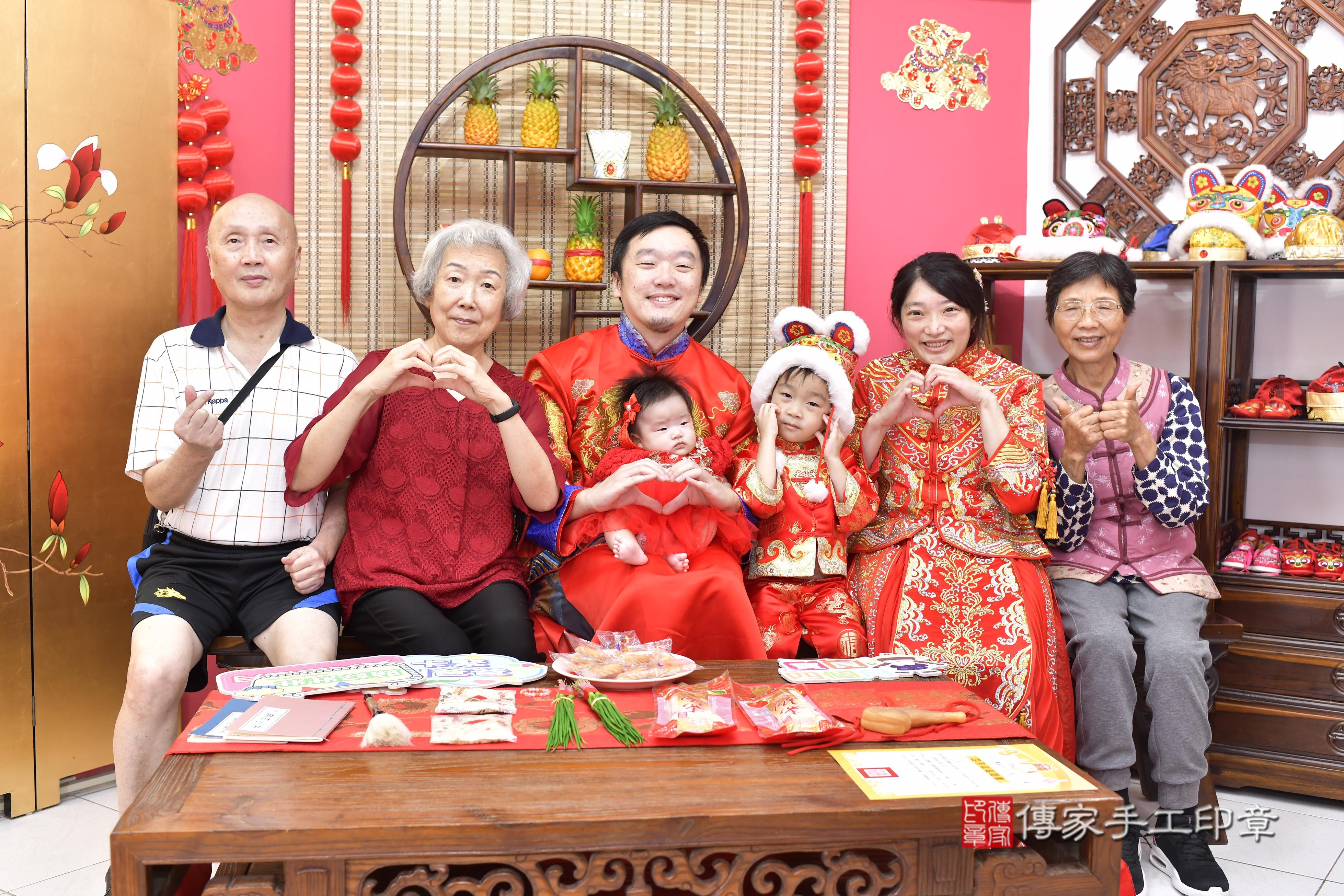 傳家手工印章新竹店、抓周、度脺、中國風會場、傳家嬰兒古禮、吉祥話、抓周道具物品24種、拍照。抓周證書。寶寶抓周、滿周歲、生日快樂、祝福