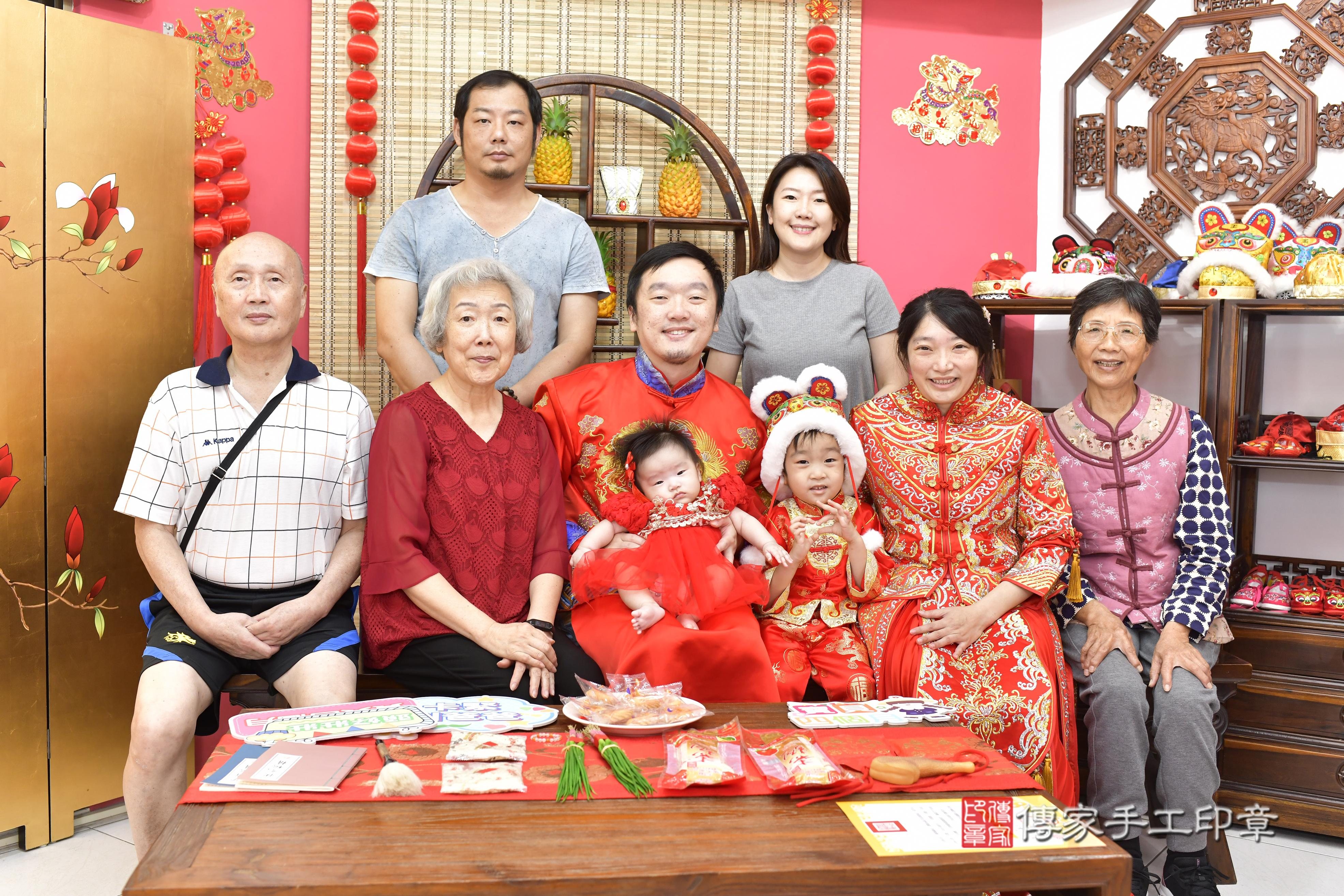 傳家手工印章新竹店、抓周、度脺、中國風會場、傳家嬰兒古禮、吉祥話、抓周道具物品24種、拍照。抓周證書。寶寶抓周、滿周歲、生日快樂、祝福