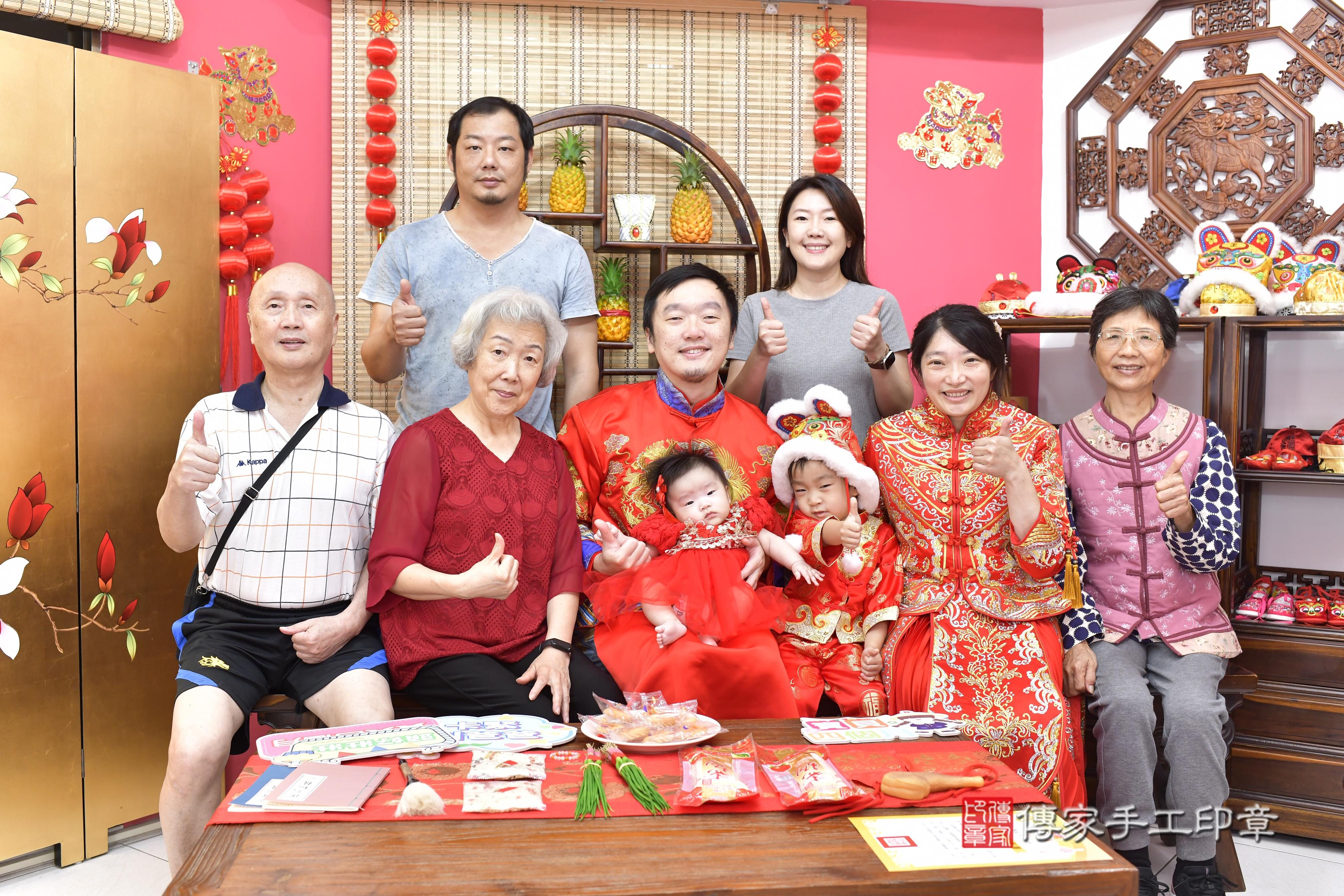 傳家手工印章新竹店、抓周、度脺、中國風會場、傳家嬰兒古禮、吉祥話、抓周道具物品24種、拍照。抓周證書。寶寶抓周、滿周歲、生日快樂、祝福