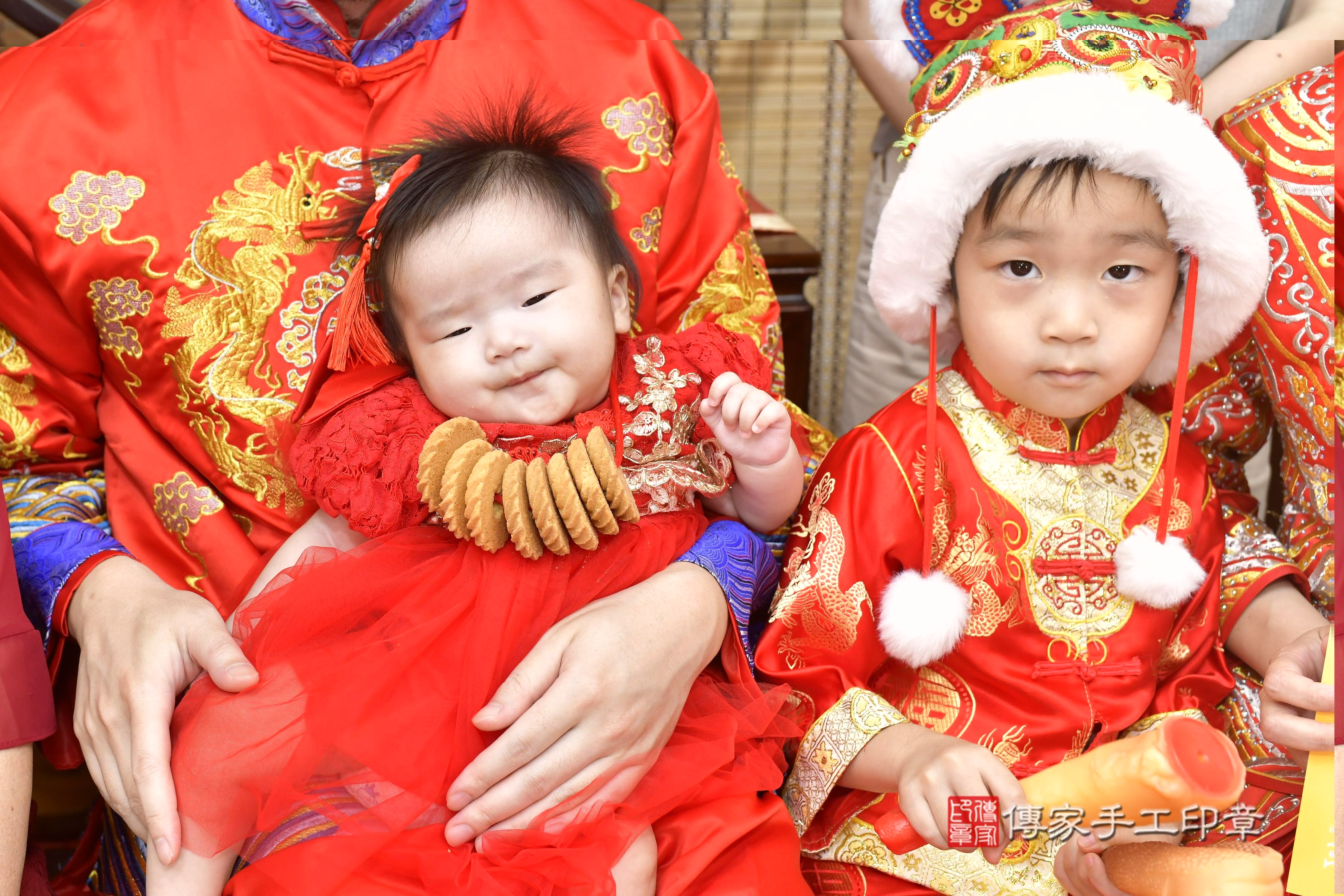 傳家手工印章新竹店、抓周、度脺、中國風會場、傳家嬰兒古禮、吉祥話、抓周道具物品24種、拍照。抓周證書。寶寶抓周、滿周歲、生日快樂、祝福