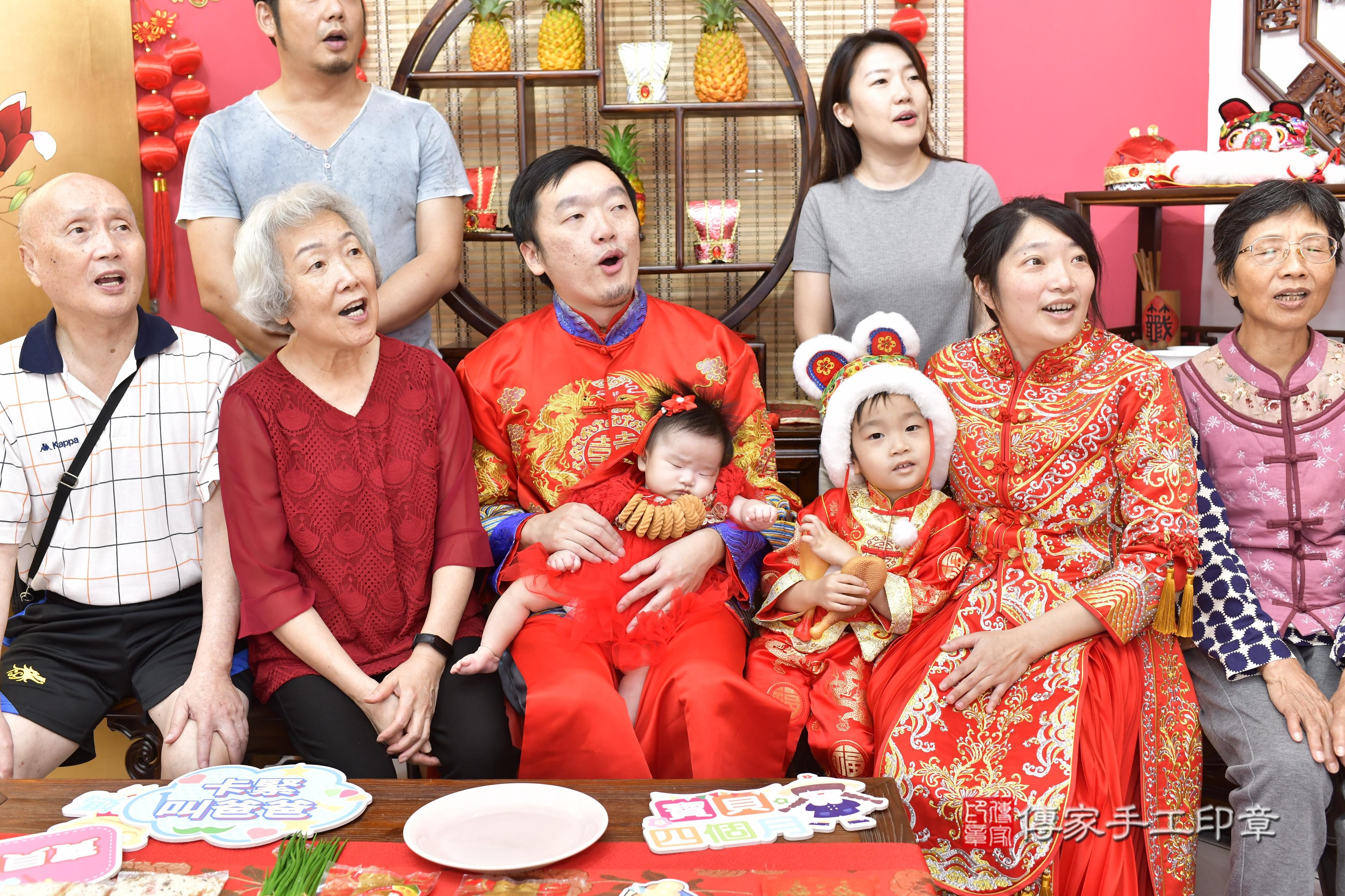 傳家手工印章新竹店、抓周、度脺、中國風會場、傳家嬰兒古禮、吉祥話、抓周道具物品24種、拍照。抓周證書。寶寶抓周、滿周歲、生日快樂、祝福