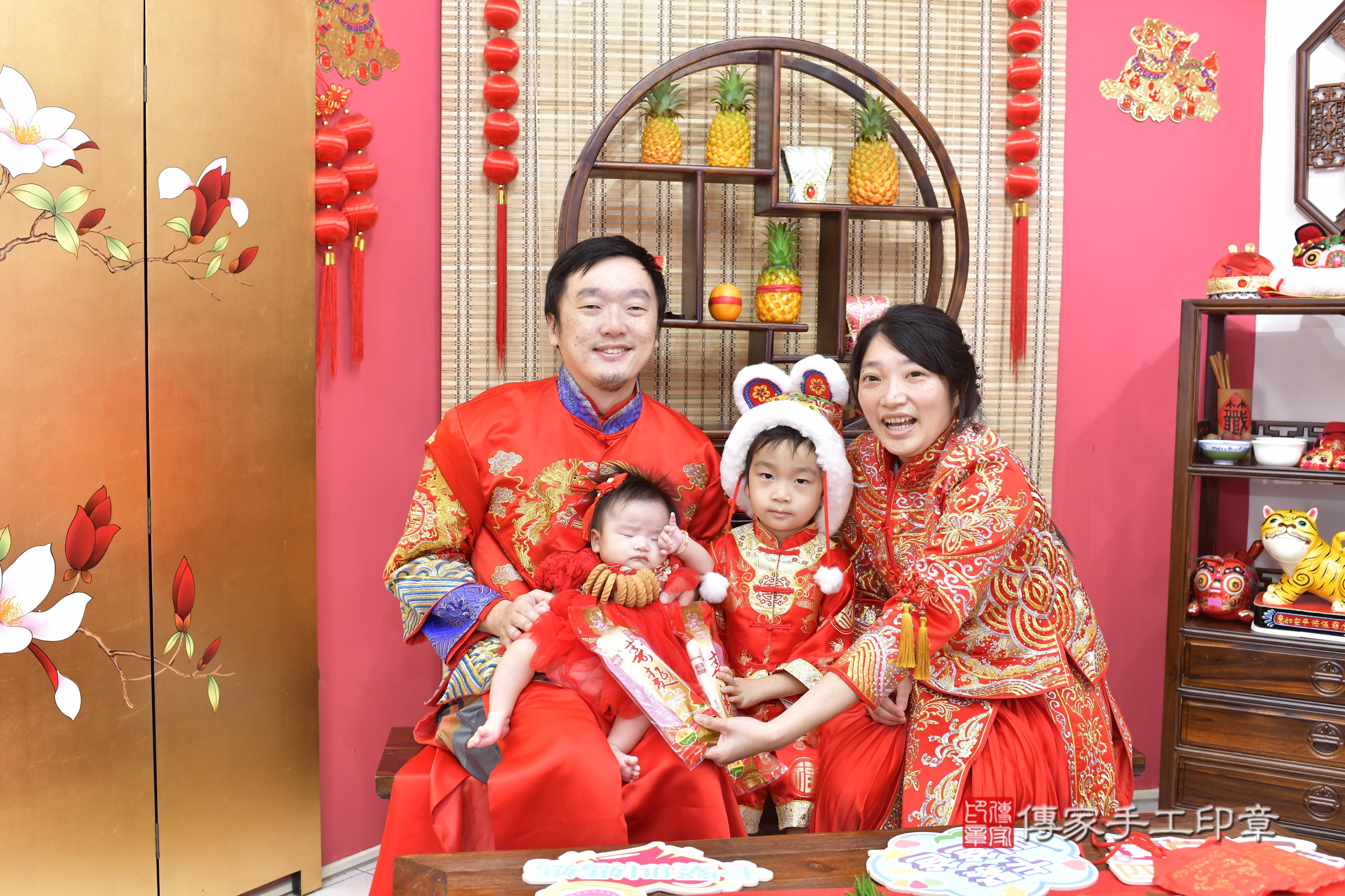 傳家手工印章新竹店、抓周、度脺、中國風會場、傳家嬰兒古禮、吉祥話、抓周道具物品24種、拍照。抓周證書。寶寶抓周、滿周歲、生日快樂、祝福