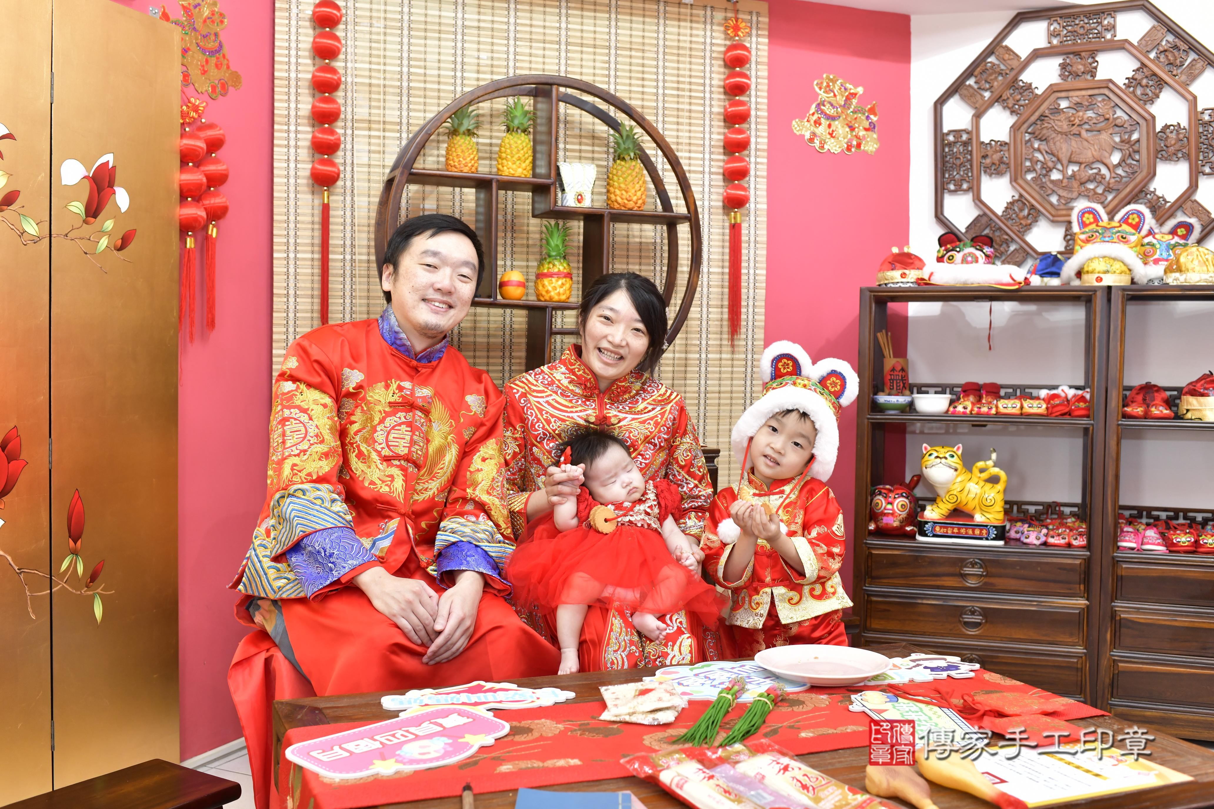 傳家手工印章新竹店、抓周、度脺、中國風會場、傳家嬰兒古禮、吉祥話、抓周道具物品24種、拍照。抓周證書。寶寶抓周、滿周歲、生日快樂、祝福