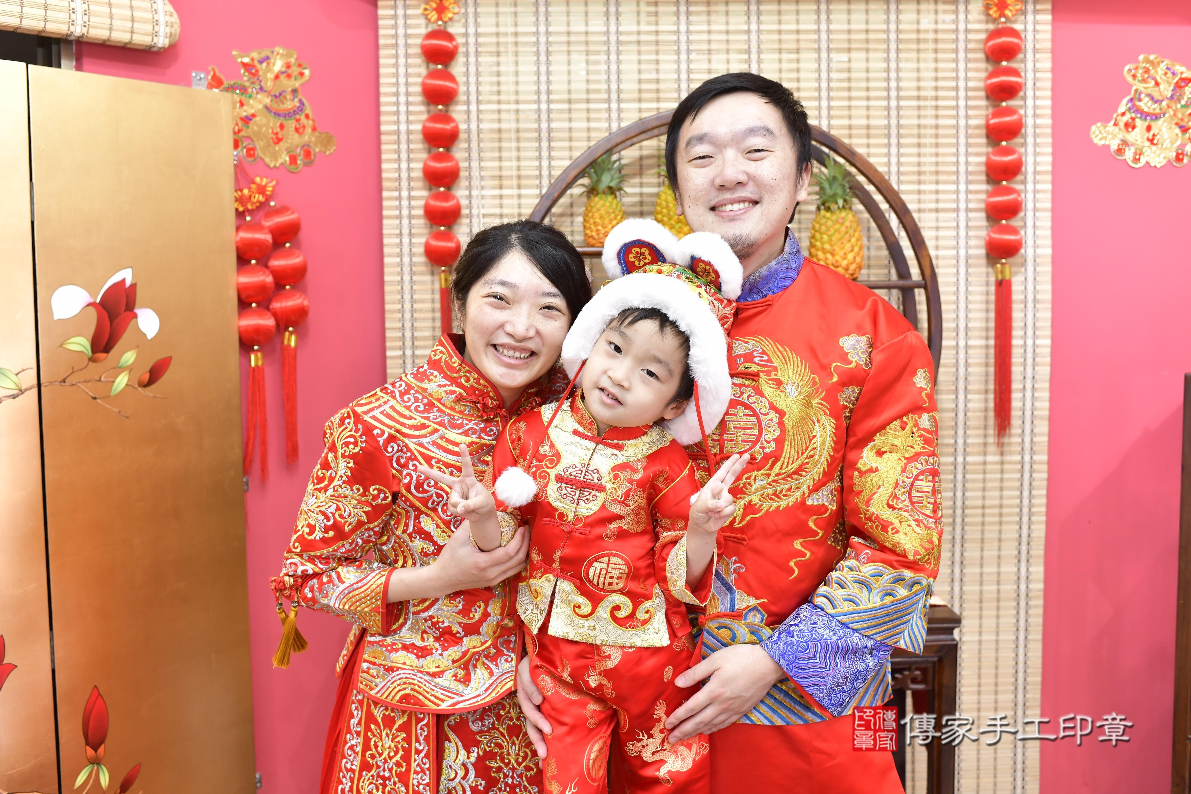 傳家手工印章新竹店、抓周、度脺、中國風會場、傳家嬰兒古禮、吉祥話、抓周道具物品24種、拍照。抓周證書。寶寶抓周、滿周歲、生日快樂、祝福