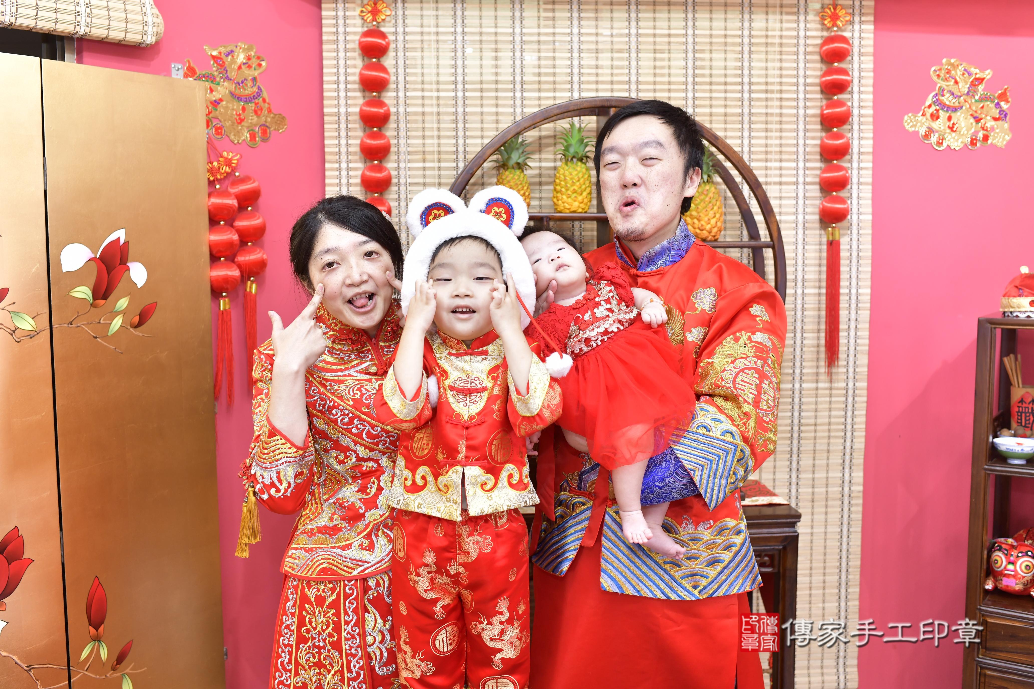 傳家手工印章新竹店、抓周、度脺、中國風會場、傳家嬰兒古禮、吉祥話、抓周道具物品24種、拍照。抓周證書。寶寶抓周、滿周歲、生日快樂、祝福