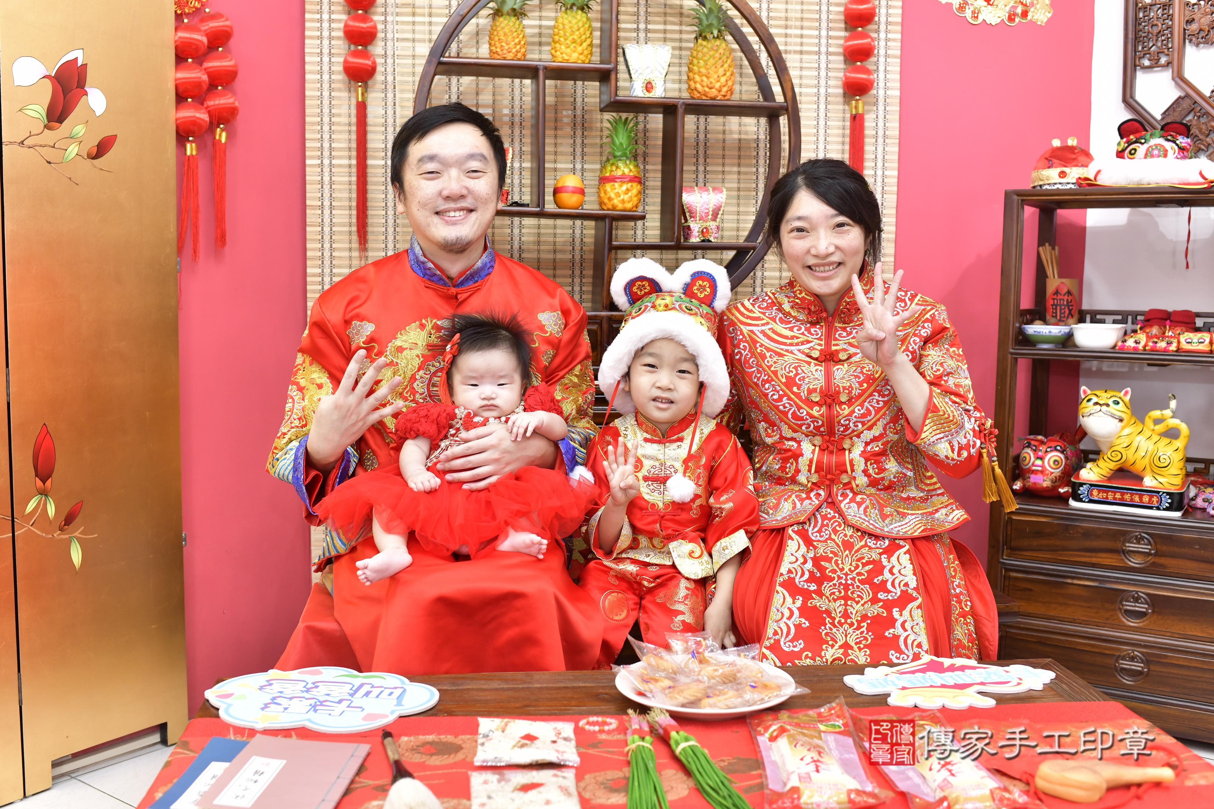 傳家手工印章新竹店、抓周、度脺、中國風會場、傳家嬰兒古禮、吉祥話、抓周道具物品24種、拍照。抓周證書。寶寶抓周、滿周歲、生日快樂、祝福