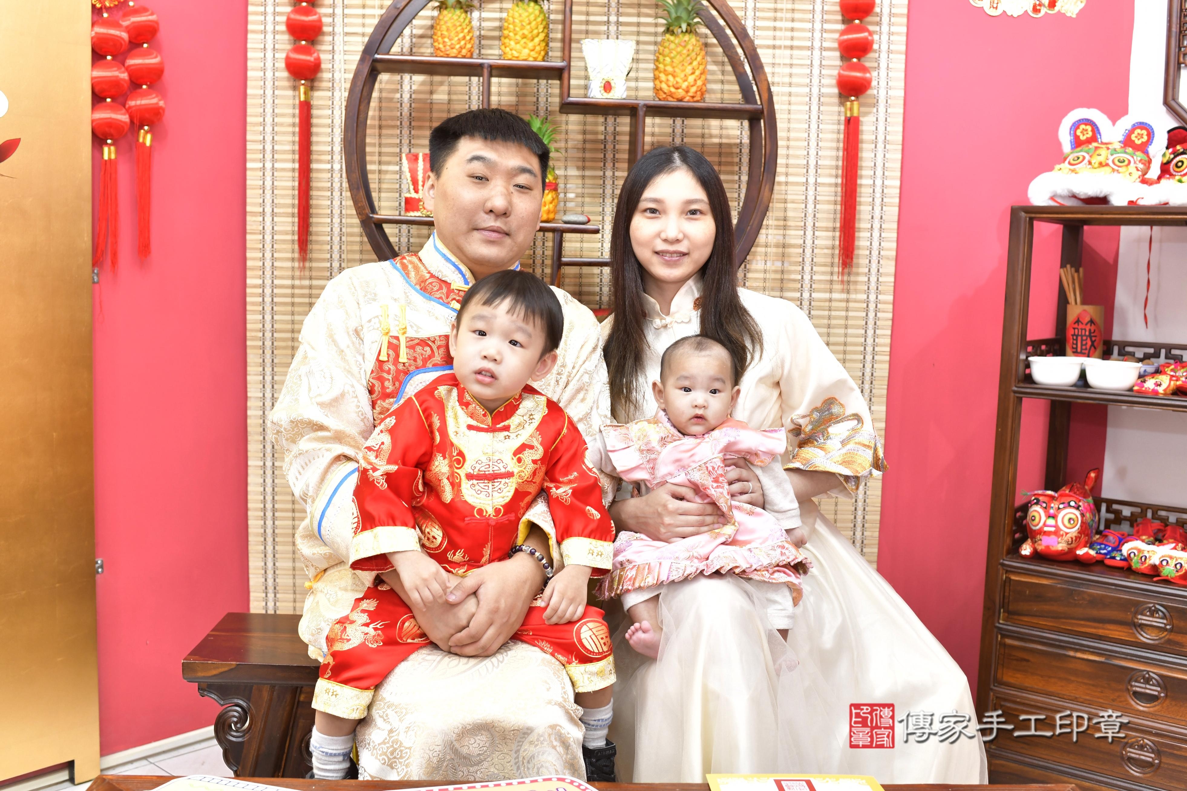 傳家手工印章新竹店、抓周、度脺、中國風會場、傳家嬰兒古禮、吉祥話、抓周道具物品24種、拍照。抓周證書。寶寶抓周、滿周歲、生日快樂、祝福