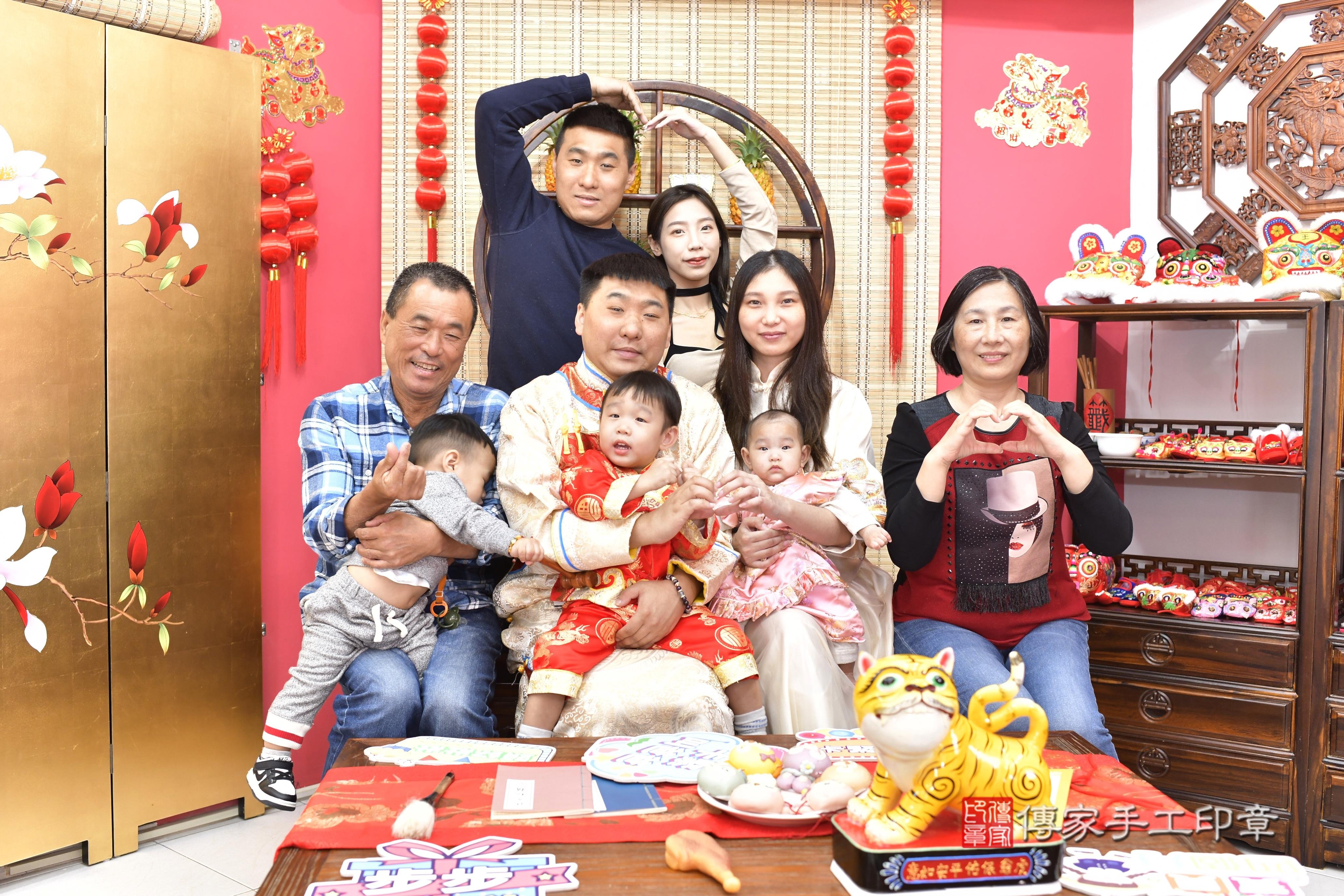 傳家手工印章新竹店、抓周、度脺、中國風會場、傳家嬰兒古禮、吉祥話、抓周道具物品24種、拍照。抓周證書。寶寶抓周、滿周歲、生日快樂、祝福