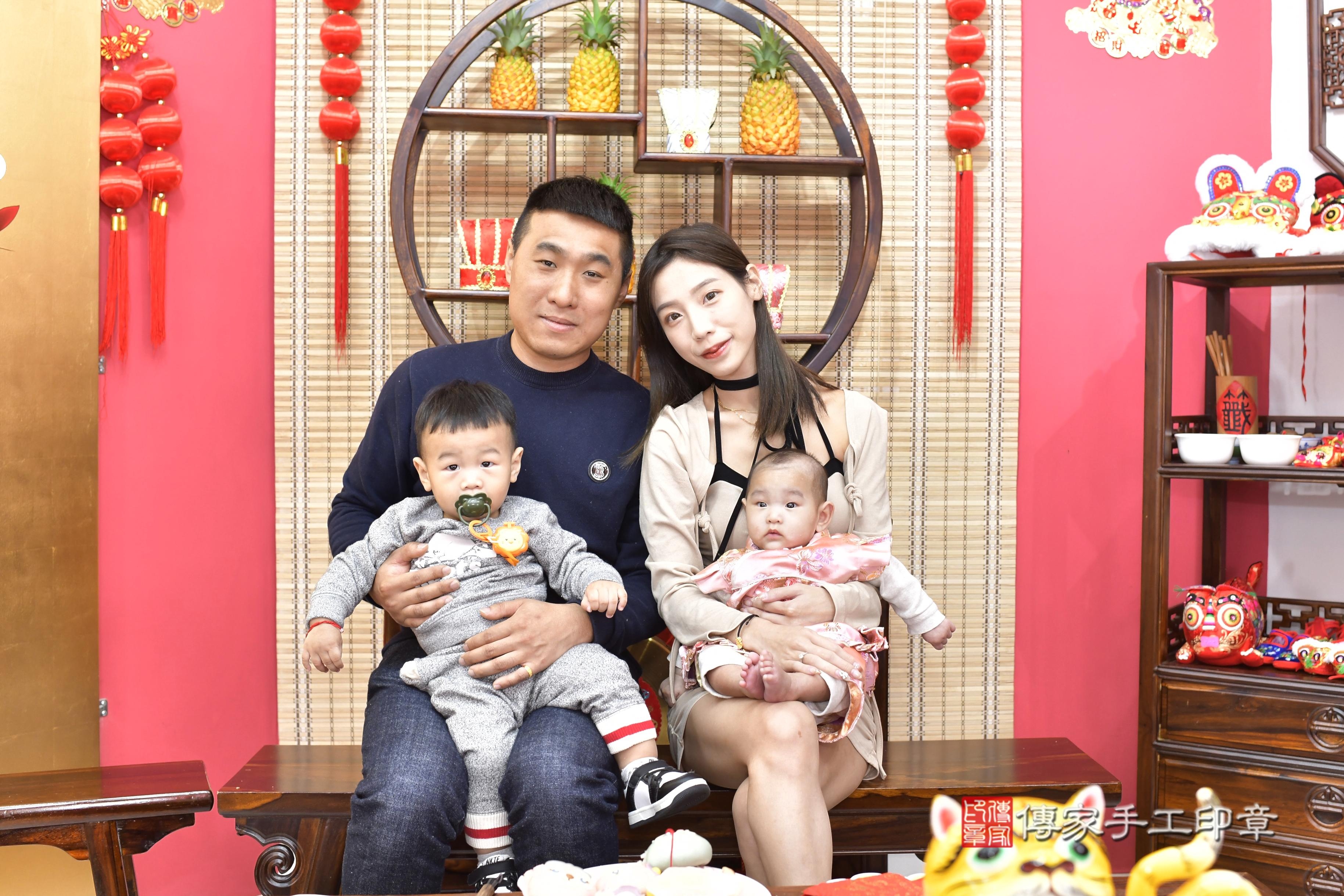 傳家手工印章新竹店、抓周、度脺、中國風會場、傳家嬰兒古禮、吉祥話、抓周道具物品24種、拍照。抓周證書。寶寶抓周、滿周歲、生日快樂、祝福