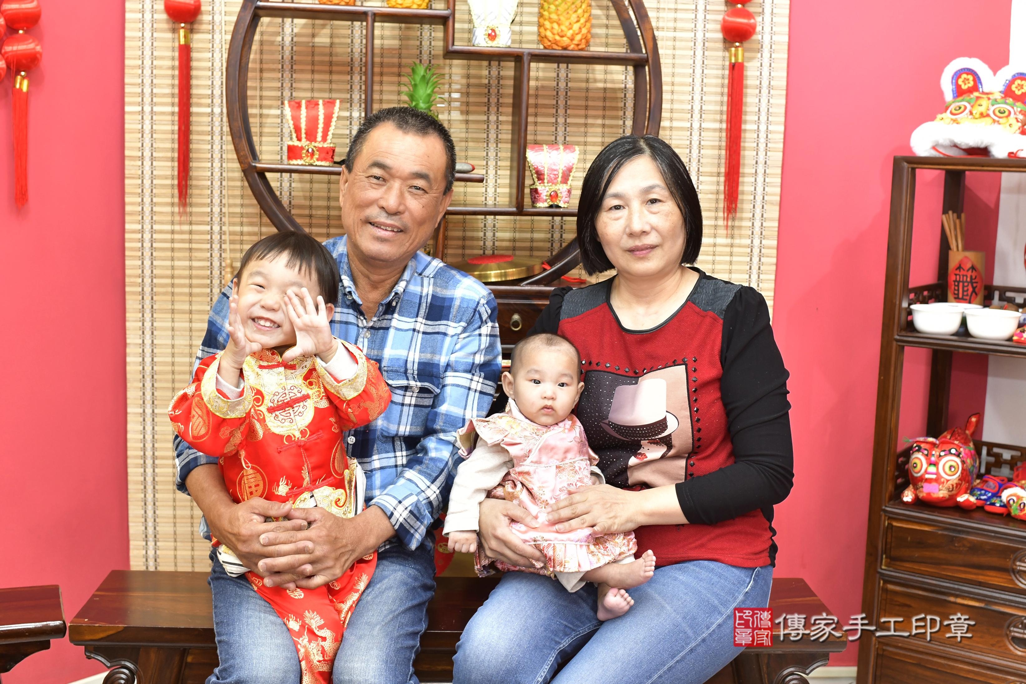傳家手工印章新竹店、抓周、度脺、中國風會場、傳家嬰兒古禮、吉祥話、抓周道具物品24種、拍照。抓周證書。寶寶抓周、滿周歲、生日快樂、祝福
