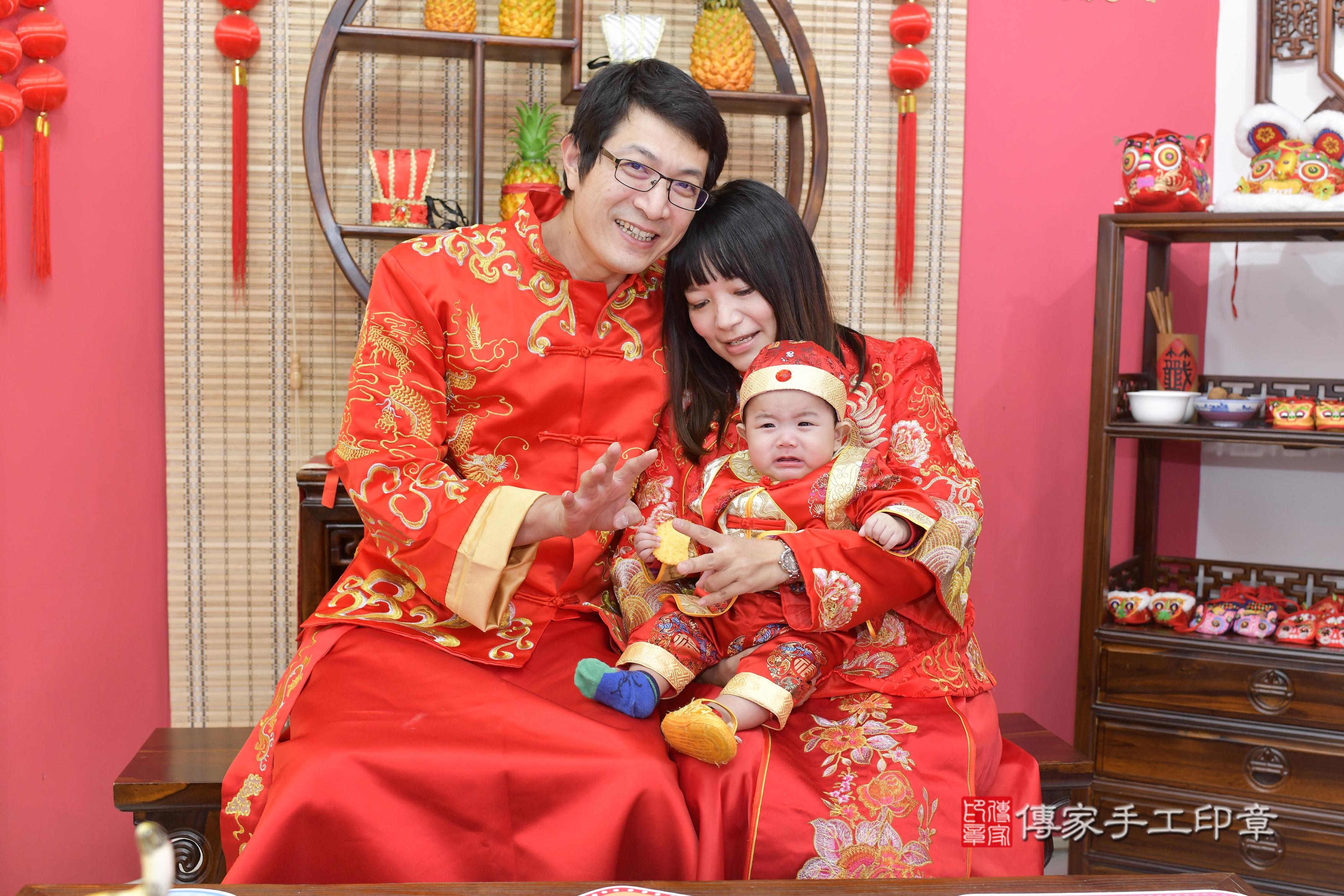 傳家手工印章新竹店、抓周、度脺、中國風會場、傳家嬰兒古禮、吉祥話、抓周道具物品24種、拍照。抓周證書。寶寶抓周、滿周歲、生日快樂、祝福 傳家手工印章新竹店、抓周、度脺、中國風會場、傳家嬰兒古禮、吉祥話、抓周道具物品24種、拍照。抓周證書。寶寶抓周、滿周歲、生日快樂、祝福