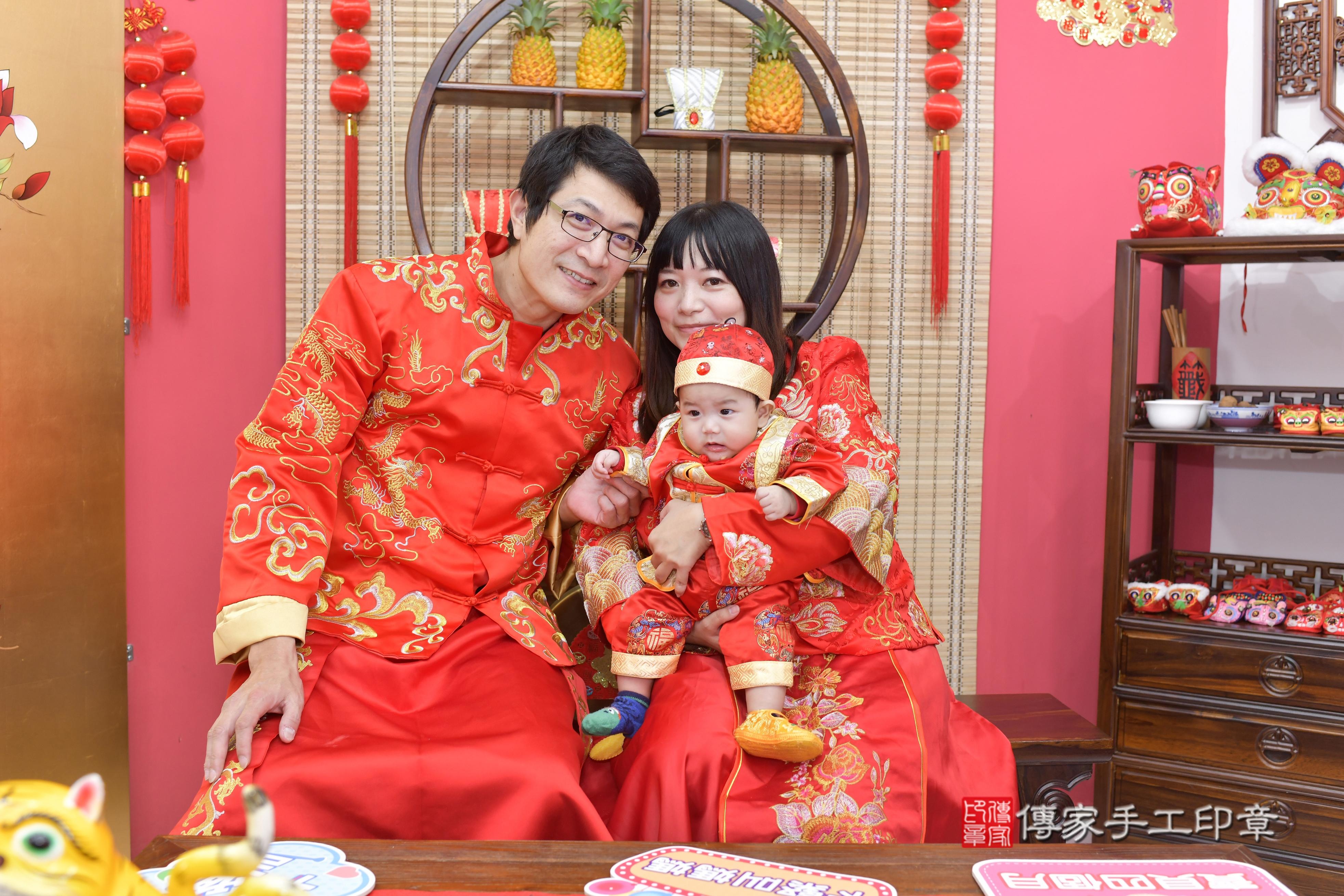 傳家手工印章新竹店、抓周、度脺、中國風會場、傳家嬰兒古禮、吉祥話、抓周道具物品24種、拍照。抓周證書。寶寶抓周、滿周歲、生日快樂、祝福 傳家手工印章新竹店、抓周、度脺、中國風會場、傳家嬰兒古禮、吉祥話、抓周道具物品24種、拍照。抓周證書。寶寶抓周、滿周歲、生日快樂、祝福