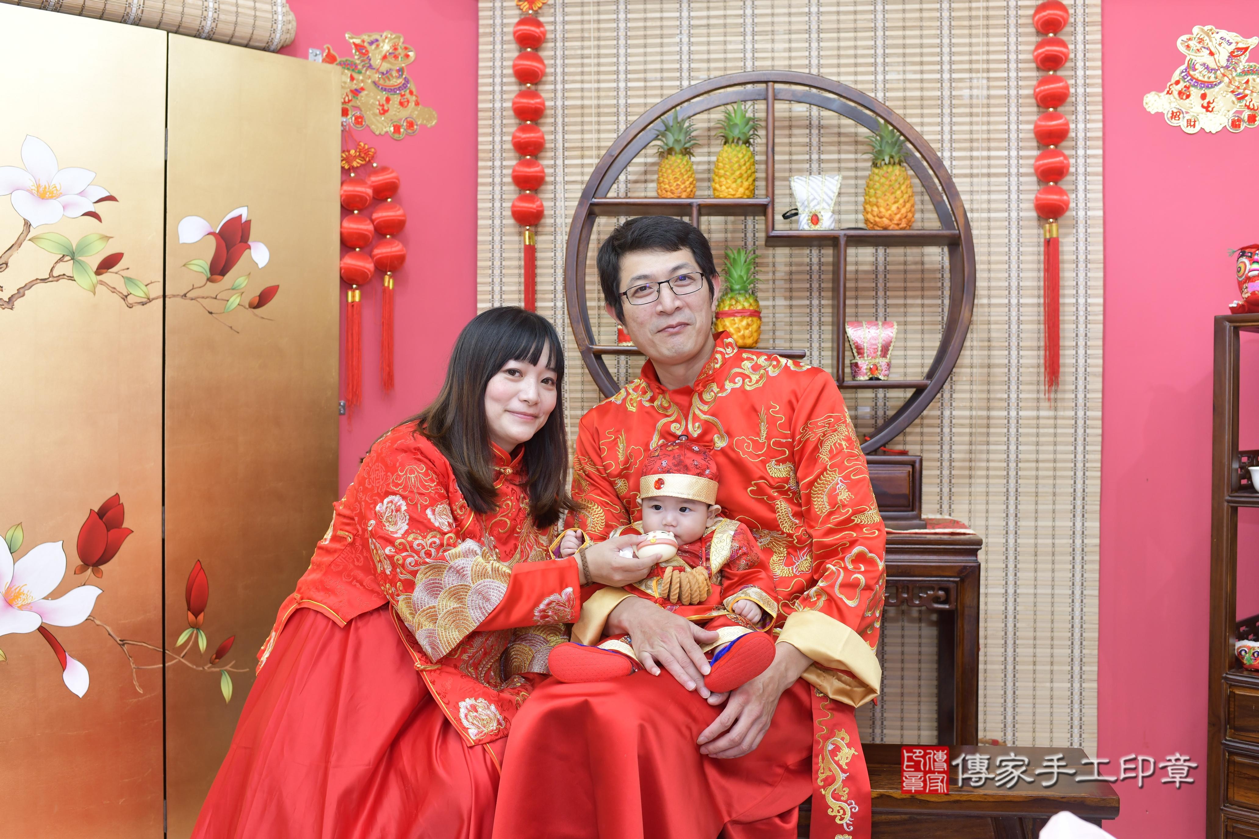 傳家手工印章新竹店、抓周、度脺、中國風會場、傳家嬰兒古禮、吉祥話、抓周道具物品24種、拍照。抓周證書。寶寶抓周、滿周歲、生日快樂、祝福 傳家手工印章新竹店、抓周、度脺、中國風會場、傳家嬰兒古禮、吉祥話、抓周道具物品24種、拍照。抓周證書。寶寶抓周、滿周歲、生日快樂、祝福