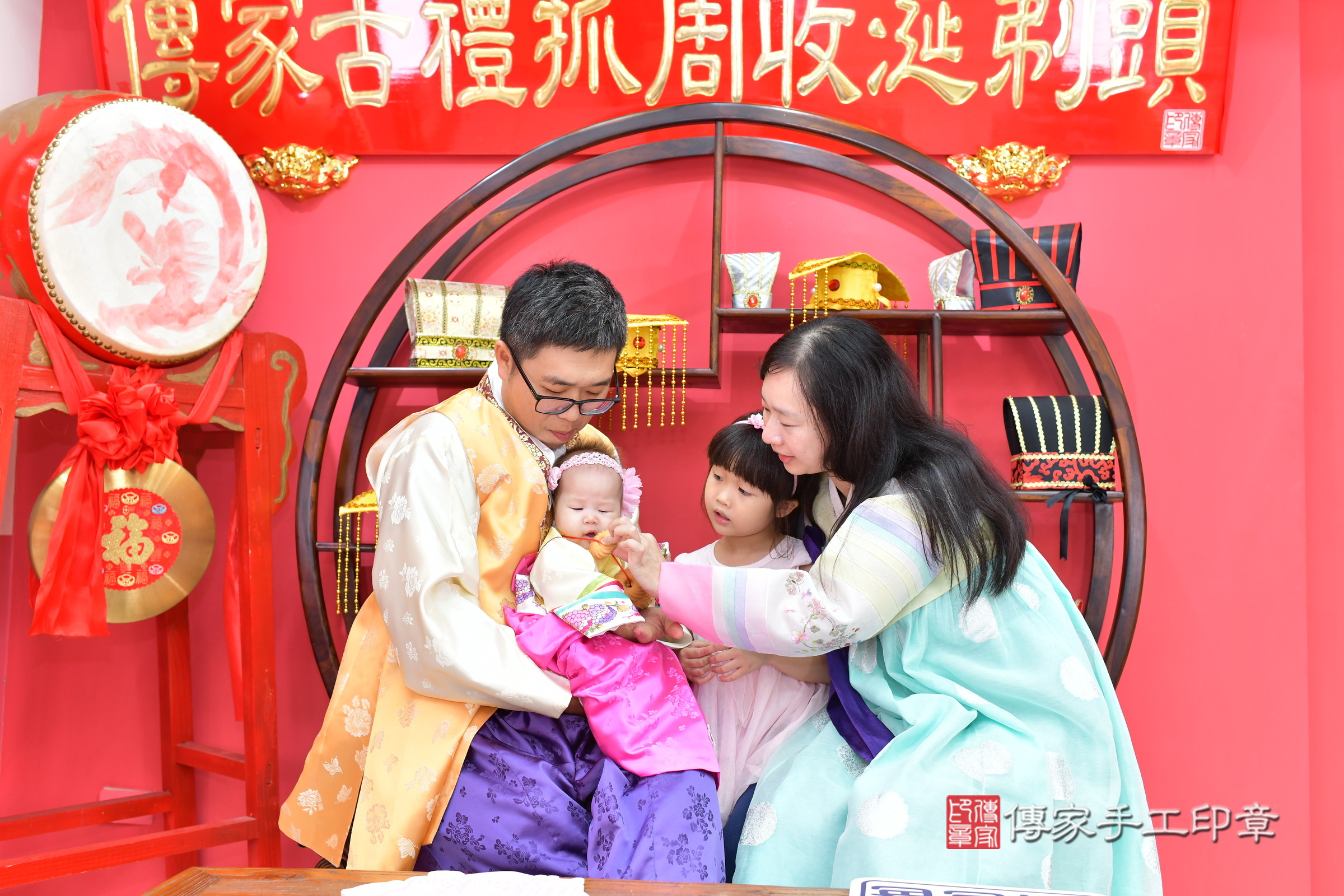 台中市北區小慈寶寶收涎推薦:傳家台中店收涎中國風會場,嬰兒古禮收涎收口水流程儀式、收涎吉祥話、收涎餅乾、收涎拍照。收涎證書。2024.11.17,照片16 台中市北區小慈寶寶收涎推薦:傳家台中店收涎中國風會場,嬰兒古禮收涎收口水流程儀式、收涎吉祥話、收涎餅乾、收涎拍照。收涎證書。2024.11.17,照片16