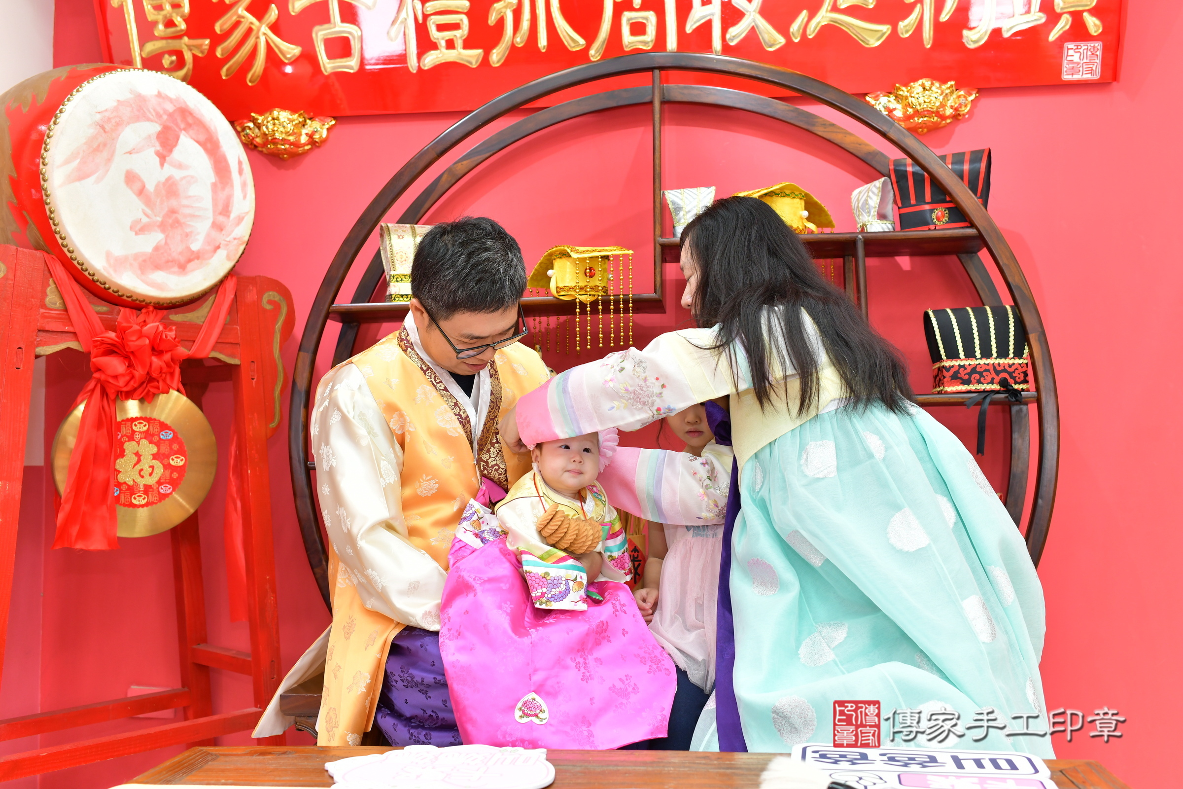 台中市北區小慈寶寶收涎推薦:傳家台中店收涎中國風會場,嬰兒古禮收涎收口水流程儀式、收涎吉祥話、收涎餅乾、收涎拍照。收涎證書。2024.11.17,照片12 台中市北區小慈寶寶收涎推薦:傳家台中店收涎中國風會場,嬰兒古禮收涎收口水流程儀式、收涎吉祥話、收涎餅乾、收涎拍照。收涎證書。2024.11.17,照片12