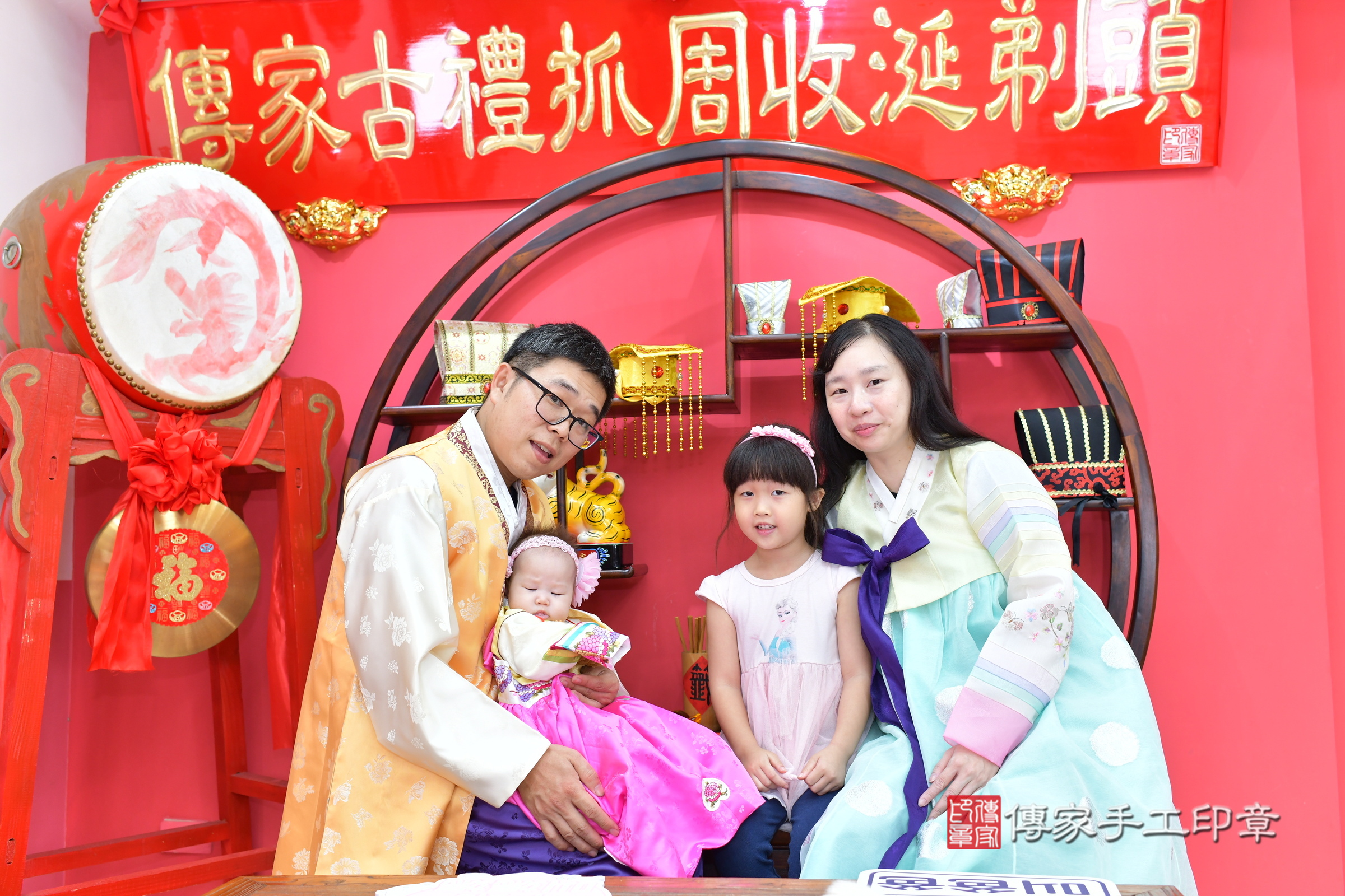 台中市北區小慈寶寶收涎推薦:傳家台中店收涎中國風會場,嬰兒古禮收涎收口水流程儀式、收涎吉祥話、收涎餅乾、收涎拍照。收涎證書。2024.11.17,照片19 台中市北區小慈寶寶收涎推薦:傳家台中店收涎中國風會場,嬰兒古禮收涎收口水流程儀式、收涎吉祥話、收涎餅乾、收涎拍照。收涎證書。2024.11.17,照片19