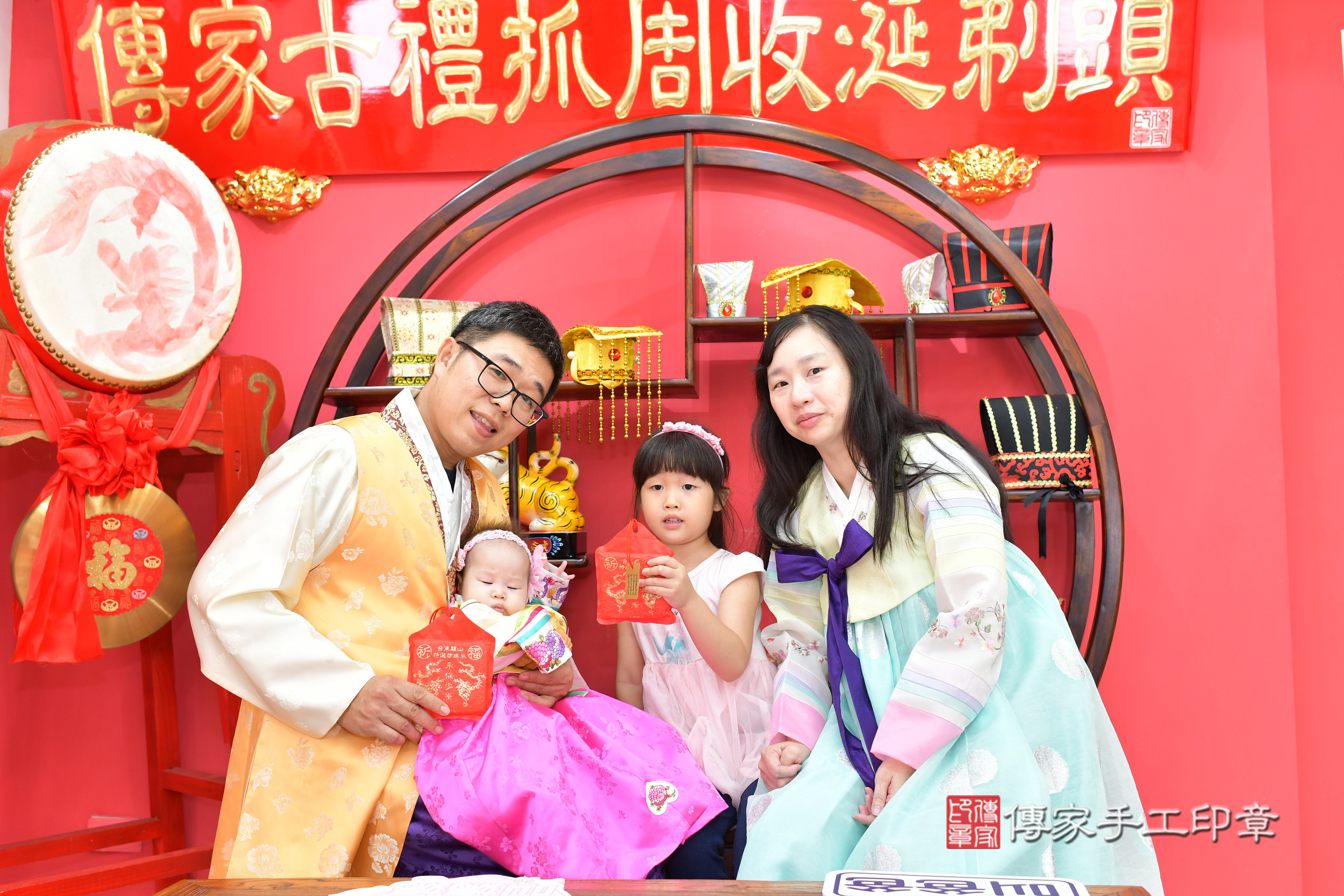 台中市北區小慈寶寶收涎推薦:傳家台中店收涎中國風會場,嬰兒古禮收涎收口水流程儀式、收涎吉祥話、收涎餅乾、收涎拍照。收涎證書。2024.11.17,照片11 台中市北區小慈寶寶收涎推薦:傳家台中店收涎中國風會場,嬰兒古禮收涎收口水流程儀式、收涎吉祥話、收涎餅乾、收涎拍照。收涎證書。2024.11.17,照片11