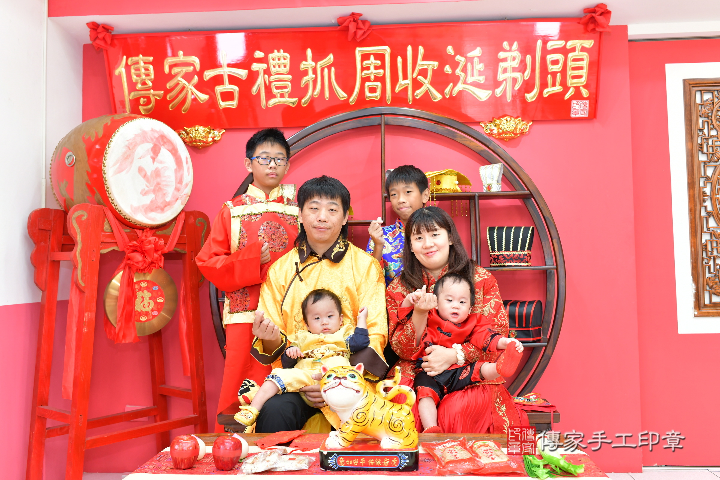 台中市北區栗栗寶寶和登登寶寶抓周推薦：傳家台中店抓周度脺中國風會場，嬰兒古禮抓周流程儀式吉祥話、抓周道具物品24種、拍照。抓周證書。2024.11.15，照片1