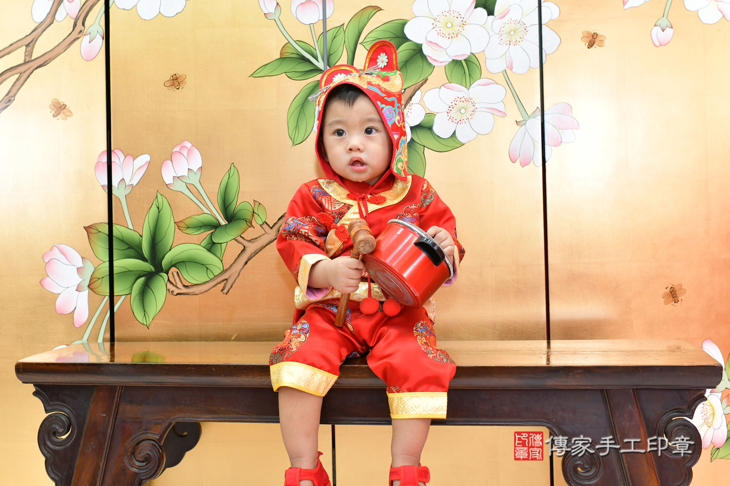 台中市北區小灝寶寶抓周推薦：傳家台中店抓周度脺中國風會場，嬰兒古禮抓周流程儀式吉祥話、抓周道具物品24種、拍照。抓周證書。2024.11.9，照片1