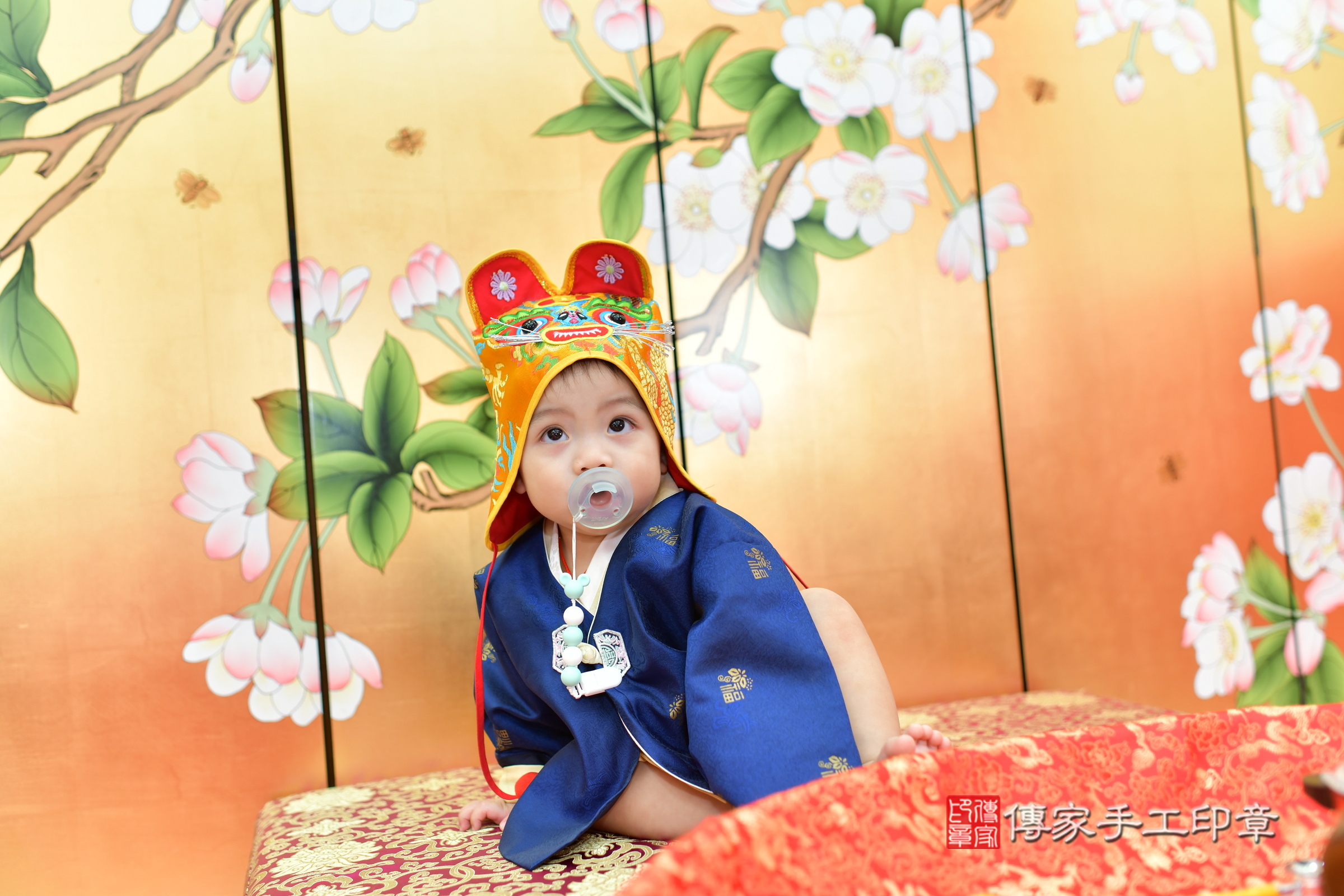 台中市北區鈞鈞寶寶抓周推薦:傳家台中店抓周度脺中國風會場,嬰兒古禮抓周流程儀式吉祥話、抓周道具物品24種、拍照。抓周證書。2024.11.13,照片13 台中市北區鈞鈞寶寶抓周推薦:傳家台中店抓周度脺中國風會場,嬰兒古禮抓周流程儀式吉祥話、抓周道具物品24種、拍照。抓周證書。2024.11.13,照片13