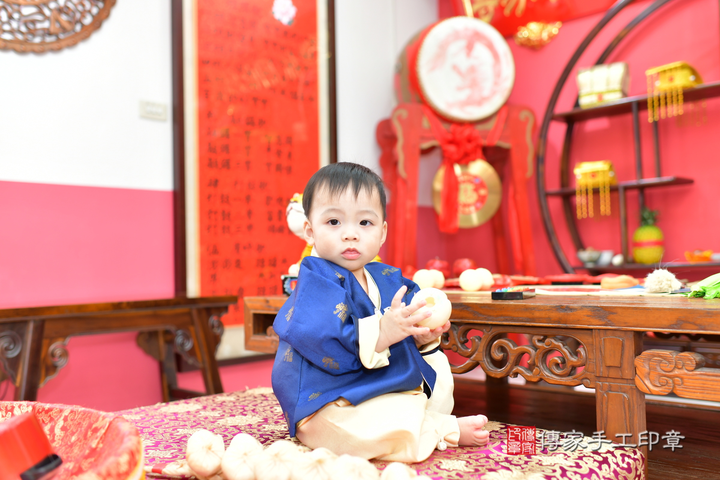 台中市北區鈞鈞寶寶抓周推薦:傳家台中店抓周度脺中國風會場,嬰兒古禮抓周流程儀式吉祥話、抓周道具物品24種、拍照。抓周證書。2024.11.13,照片19 台中市北區鈞鈞寶寶抓周推薦:傳家台中店抓周度脺中國風會場,嬰兒古禮抓周流程儀式吉祥話、抓周道具物品24種、拍照。抓周證書。2024.11.13,照片19