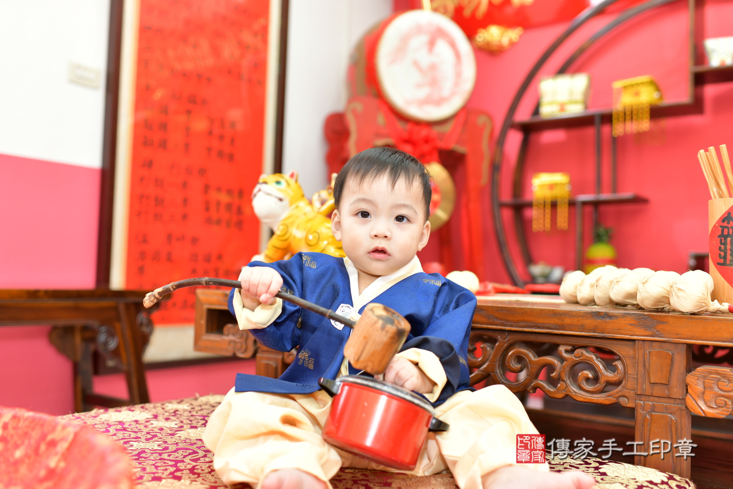 台中市北區鈞鈞寶寶抓周推薦:傳家台中店抓周度脺中國風會場,嬰兒古禮抓周流程儀式吉祥話、抓周道具物品24種、拍照。抓周證書。2024.11.13,照片14 台中市北區鈞鈞寶寶抓周推薦:傳家台中店抓周度脺中國風會場,嬰兒古禮抓周流程儀式吉祥話、抓周道具物品24種、拍照。抓周證書。2024.11.13,照片14