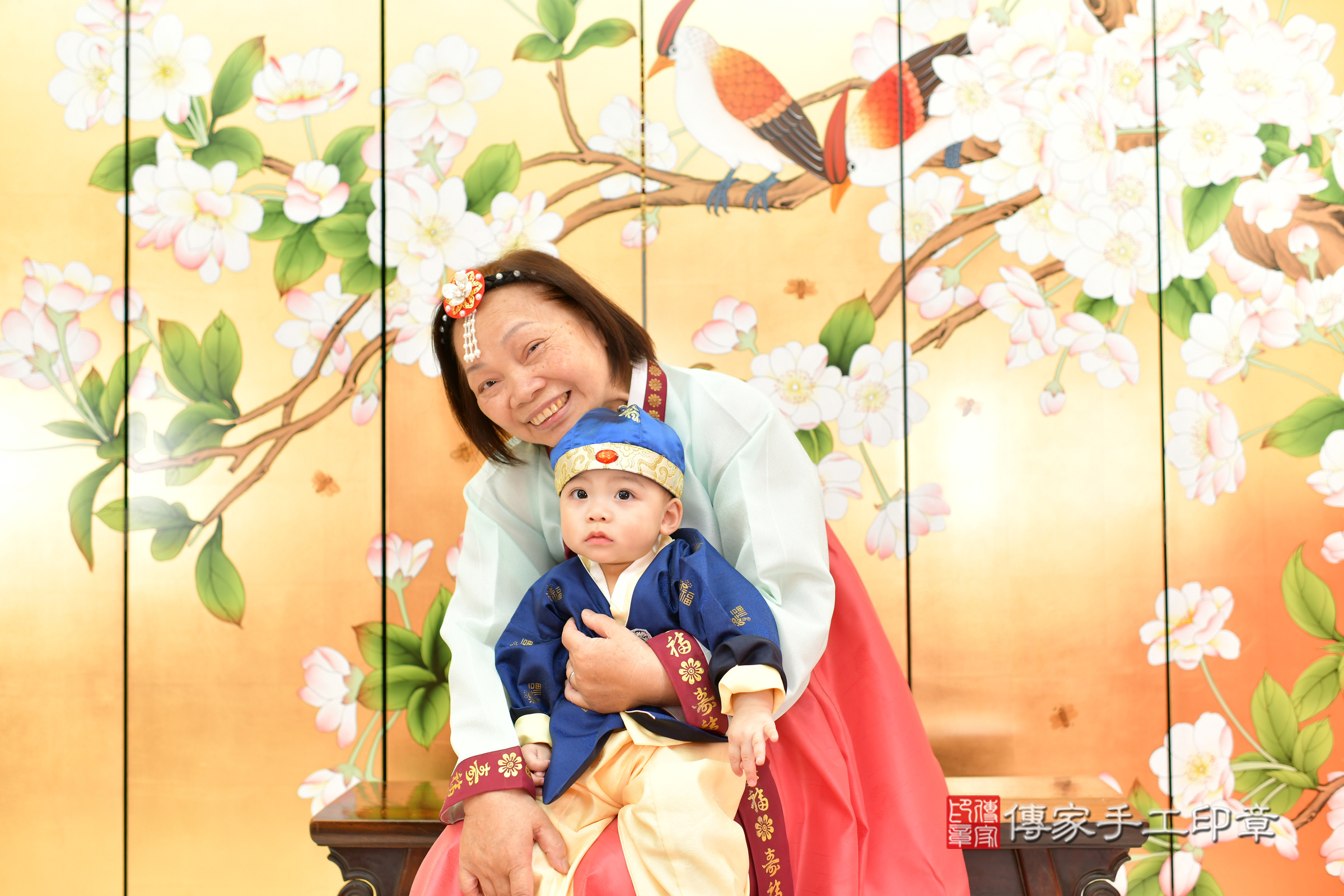 台中市北區鈞鈞寶寶抓周推薦:傳家台中店抓周度脺中國風會場,嬰兒古禮抓周流程儀式吉祥話、抓周道具物品24種、拍照。抓周證書。2024.11.13,照片4 台中市北區鈞鈞寶寶抓周推薦:傳家台中店抓周度脺中國風會場,嬰兒古禮抓周流程儀式吉祥話、抓周道具物品24種、拍照。抓周證書。2024.11.13,照片4