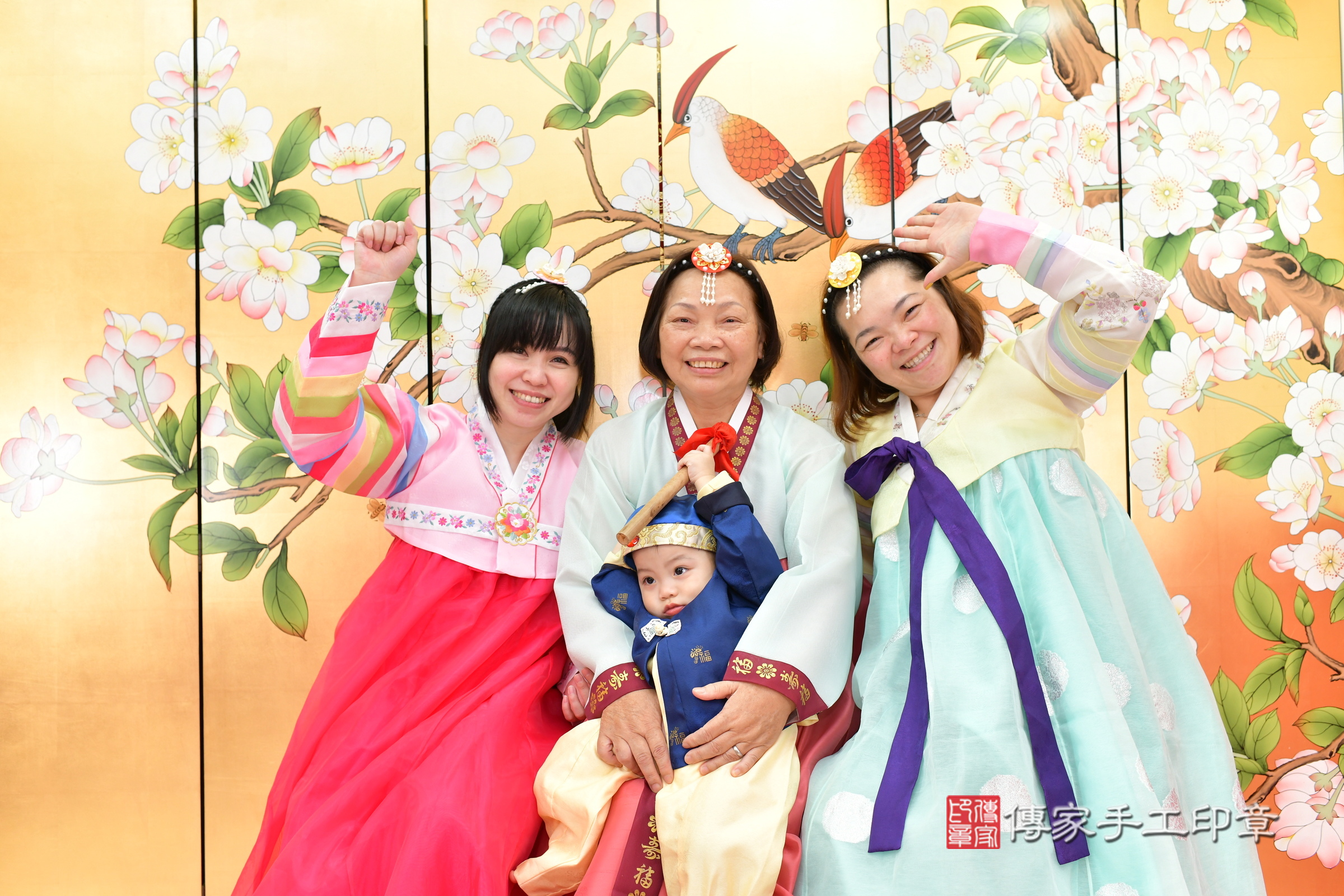 台中市北區鈞鈞寶寶抓周推薦:傳家台中店抓周度脺中國風會場,嬰兒古禮抓周流程儀式吉祥話、抓周道具物品24種、拍照。抓周證書。2024.11.13,照片7 台中市北區鈞鈞寶寶抓周推薦:傳家台中店抓周度脺中國風會場,嬰兒古禮抓周流程儀式吉祥話、抓周道具物品24種、拍照。抓周證書。2024.11.13,照片7