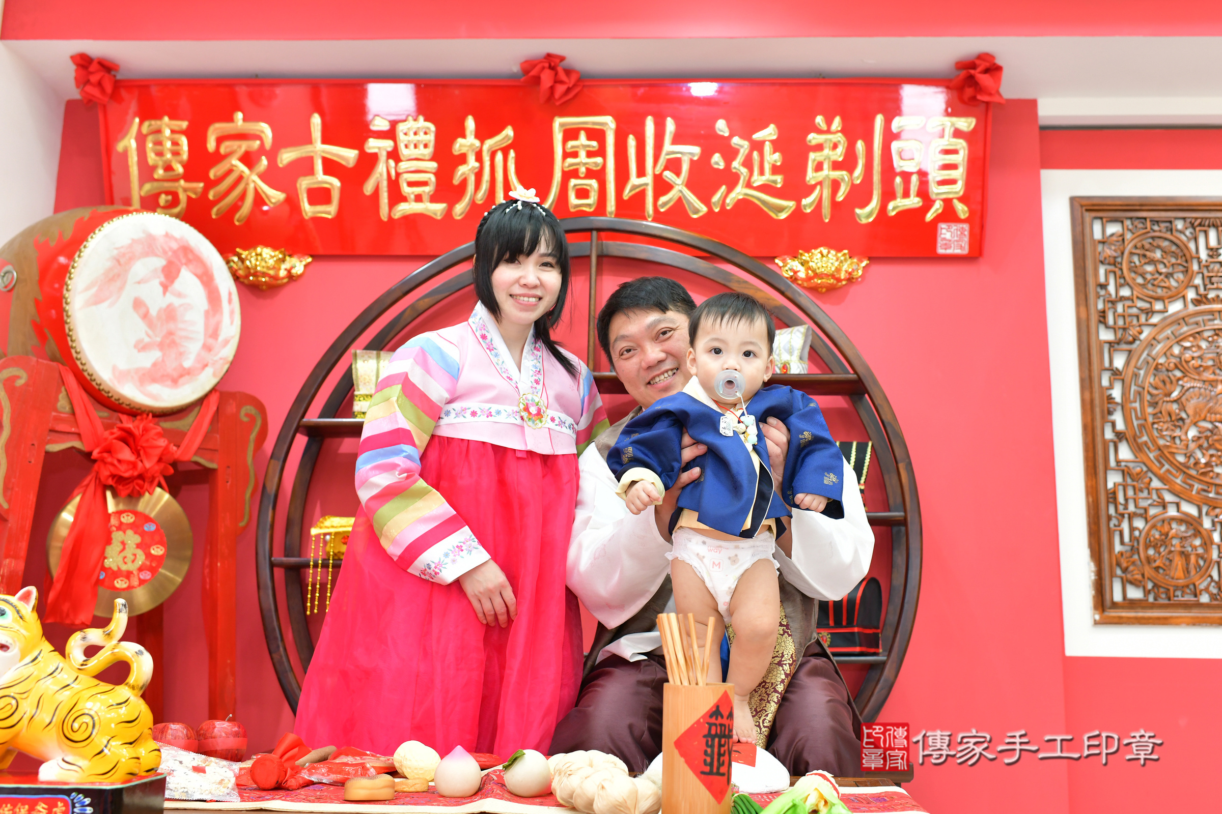 台中市北區鈞鈞寶寶抓周推薦:傳家台中店抓周度脺中國風會場,嬰兒古禮抓周流程儀式吉祥話、抓周道具物品24種、拍照。抓周證書。2024.11.13,照片25 台中市北區鈞鈞寶寶抓周推薦:傳家台中店抓周度脺中國風會場,嬰兒古禮抓周流程儀式吉祥話、抓周道具物品24種、拍照。抓周證書。2024.11.13,照片25