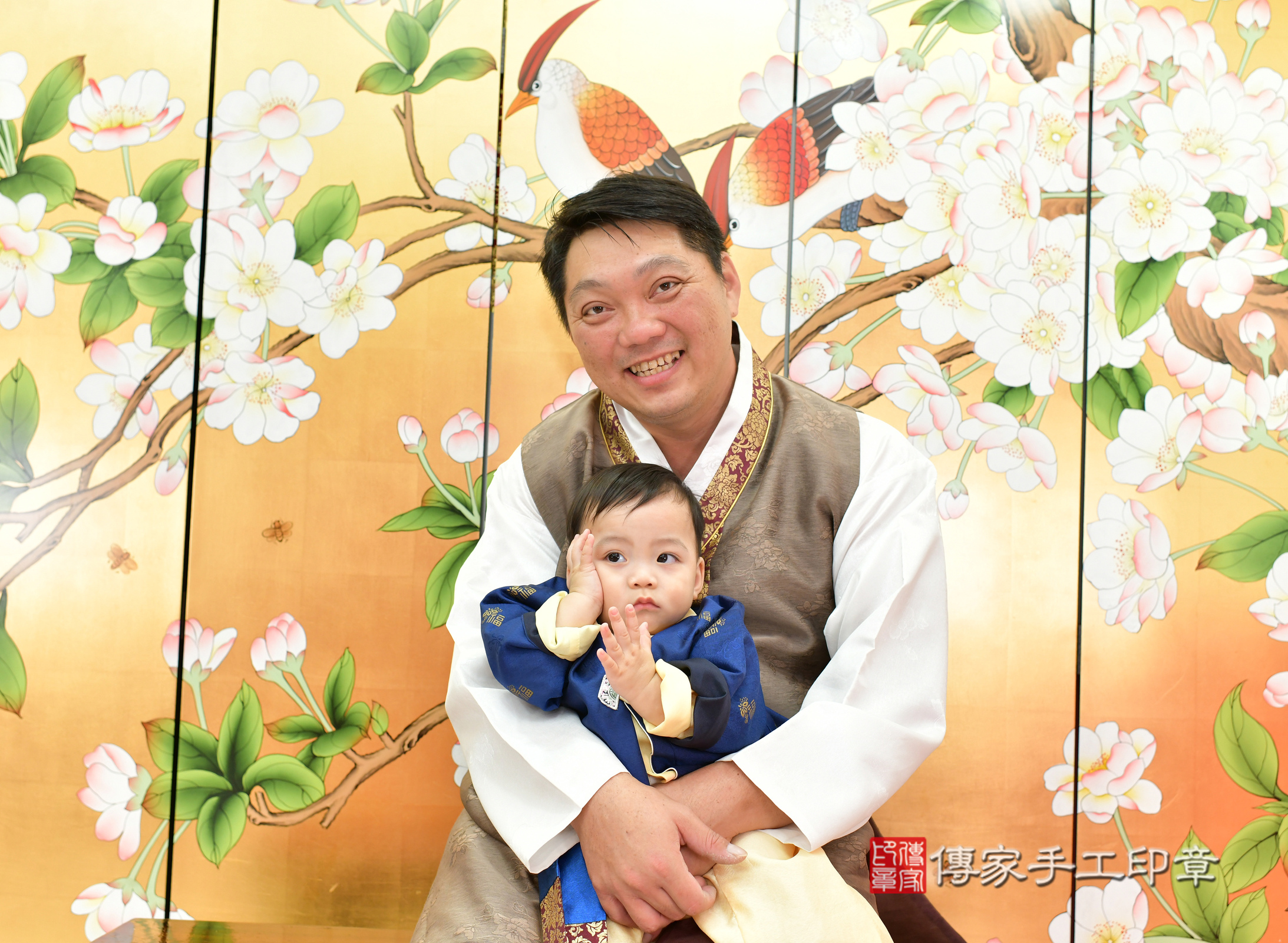 台中市北區鈞鈞寶寶抓周推薦:傳家台中店抓周度脺中國風會場,嬰兒古禮抓周流程儀式吉祥話、抓周道具物品24種、拍照。抓周證書。2024.11.13,照片3 台中市北區鈞鈞寶寶抓周推薦:傳家台中店抓周度脺中國風會場,嬰兒古禮抓周流程儀式吉祥話、抓周道具物品24種、拍照。抓周證書。2024.11.13,照片3